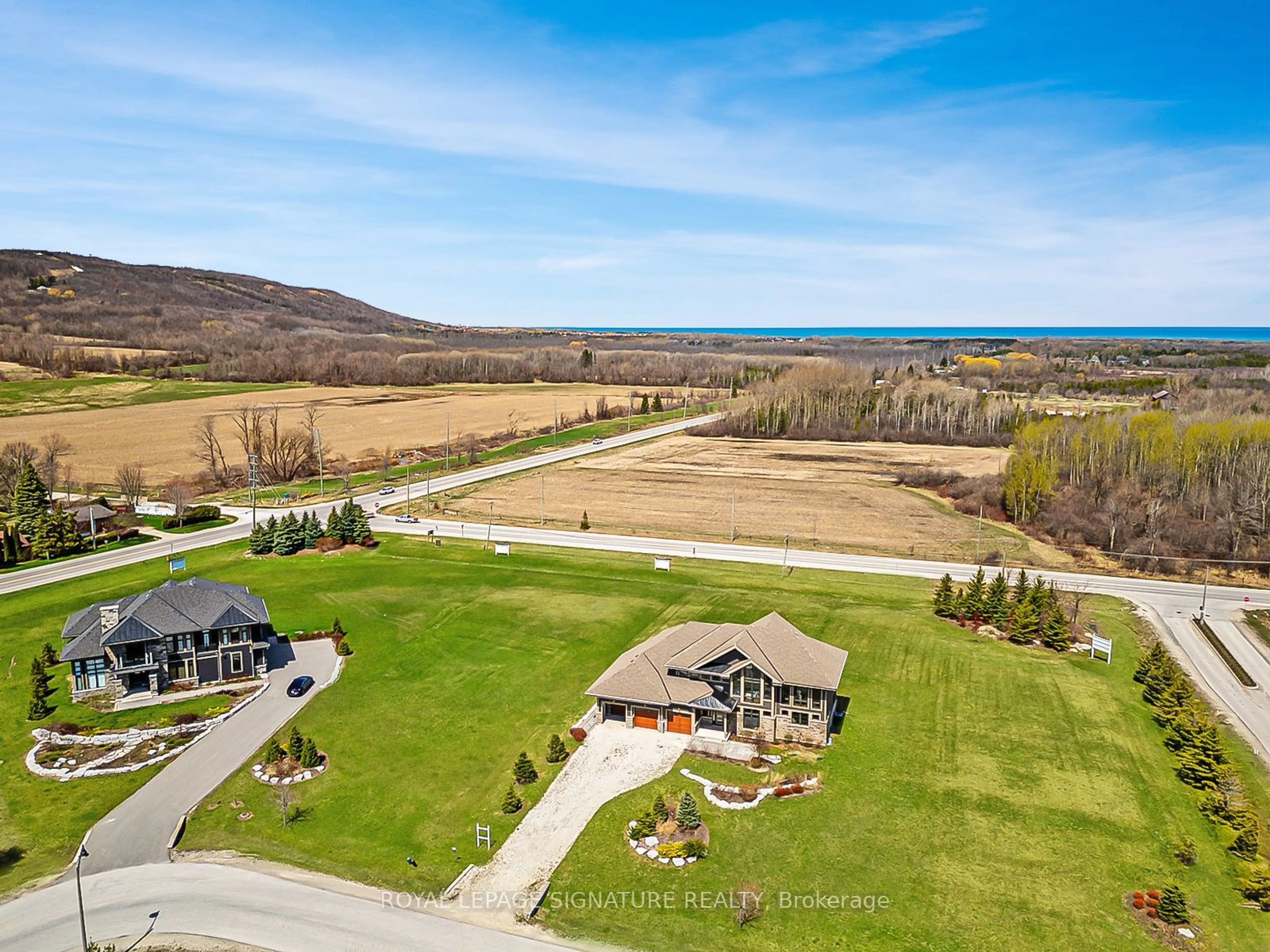 A pic from exterior of the house or condo, cottage for 11 Windrose Valley Blvd, Clearview Ontario L9Y 0K2