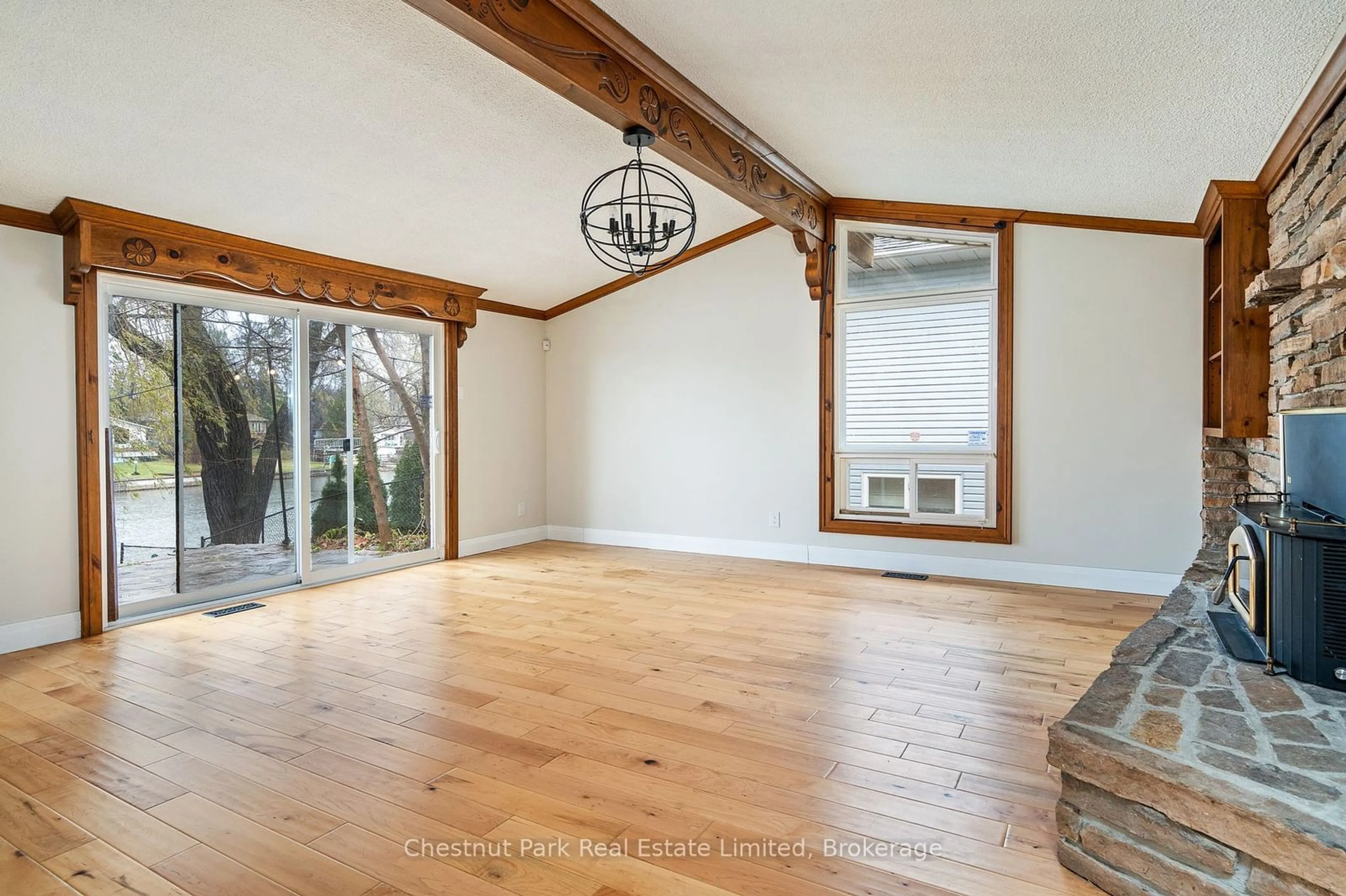 Other indoor space, wood floors for 90 Edgewater Rd, Wasaga Beach Ontario L9Z 2W3