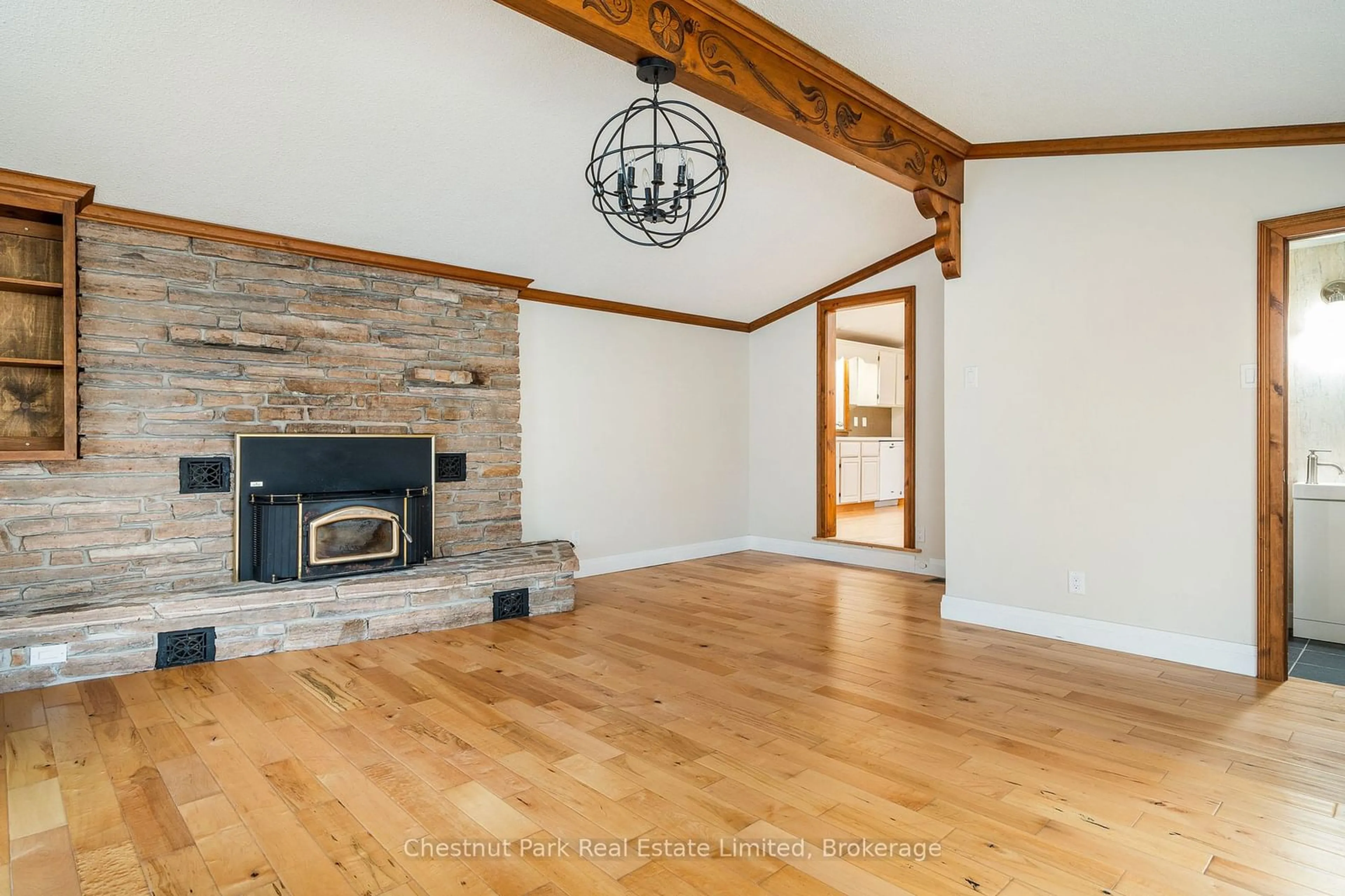 Living room, wood floors for 90 Edgewater Rd, Wasaga Beach Ontario L9Z 2W3