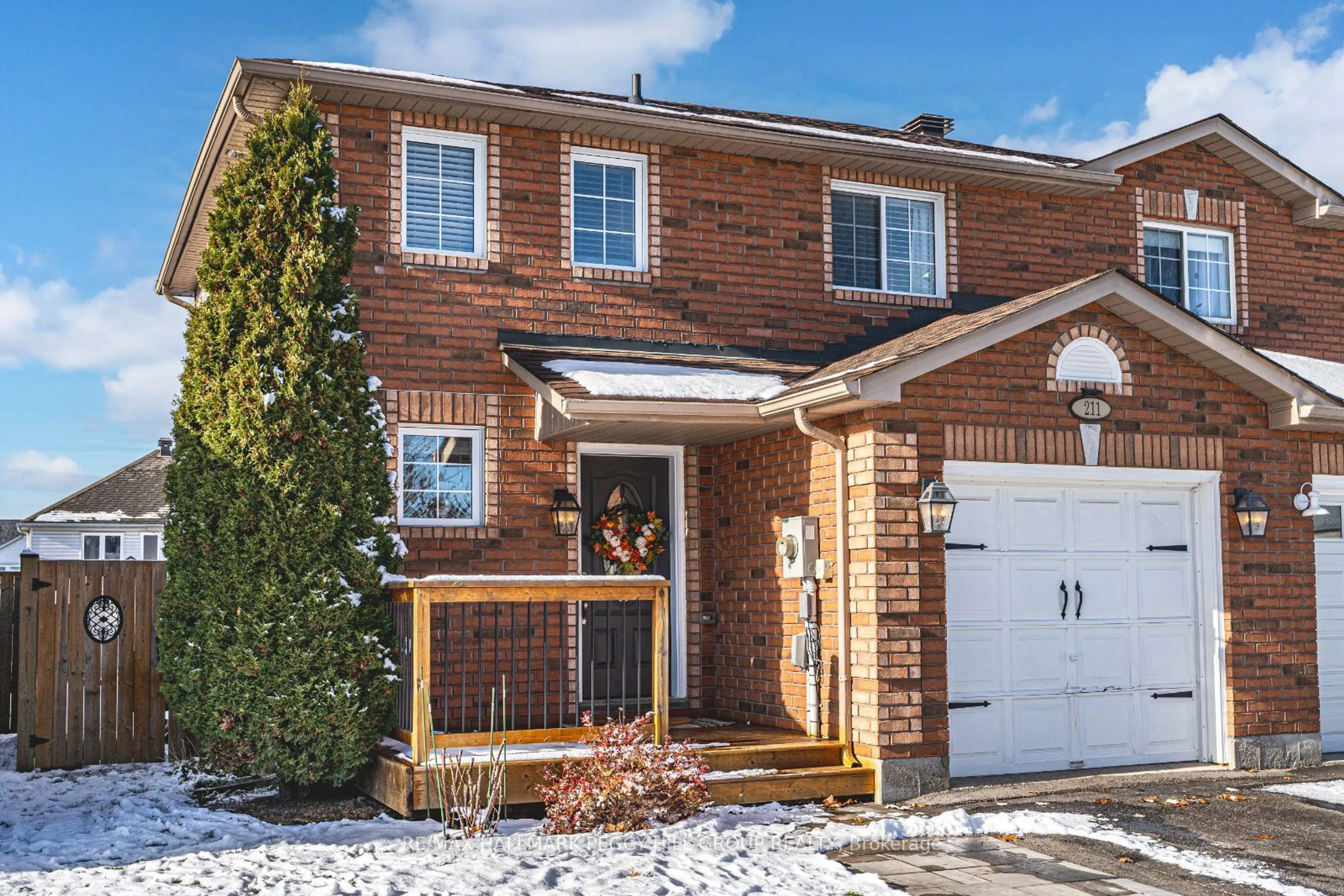 Home with brick exterior material for 211 Nathan Cres, Barrie Ontario L4N 0S3