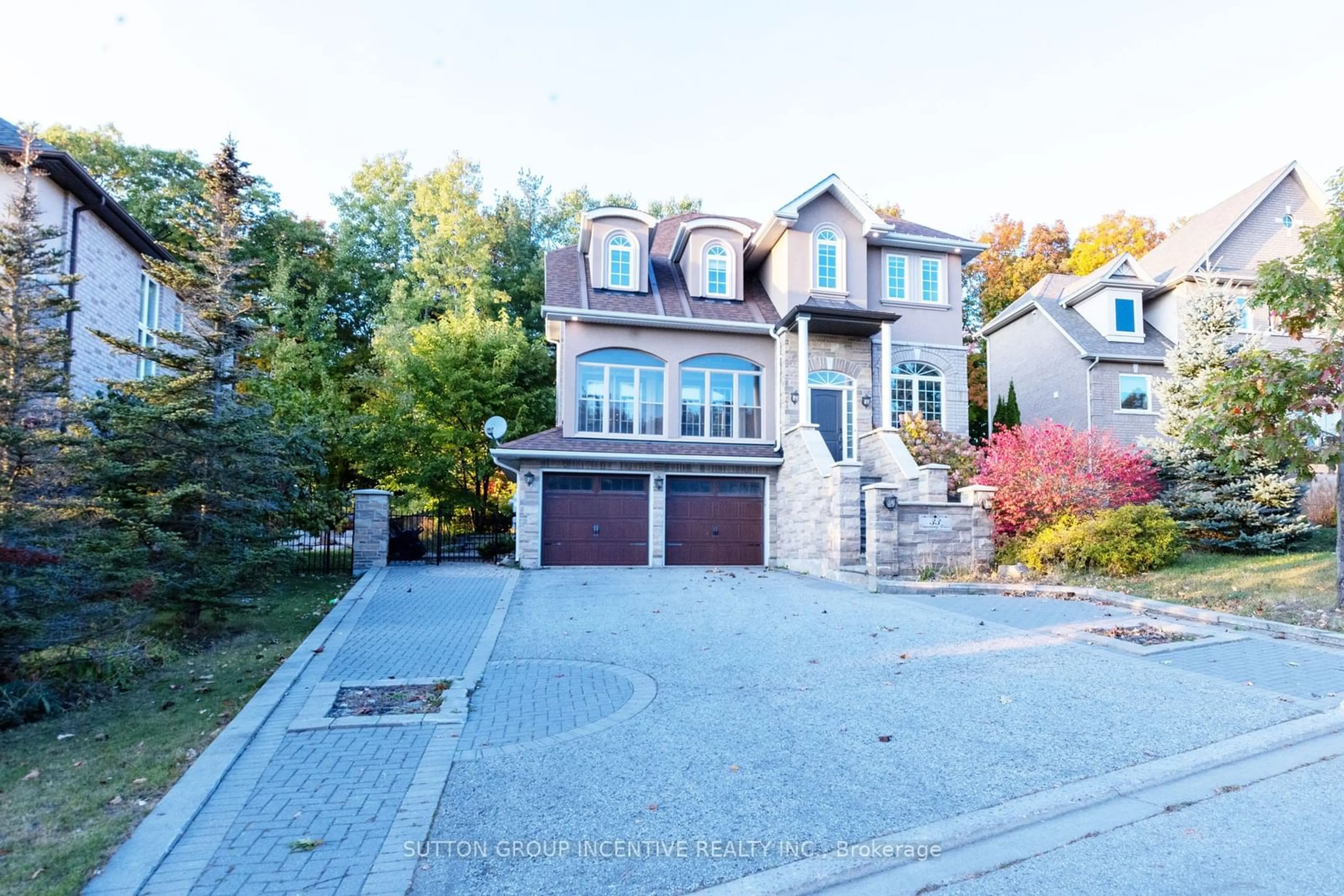 Frontside or backside of a home, the street view for 33 Cumming Dr, Barrie Ontario L4N 0C5