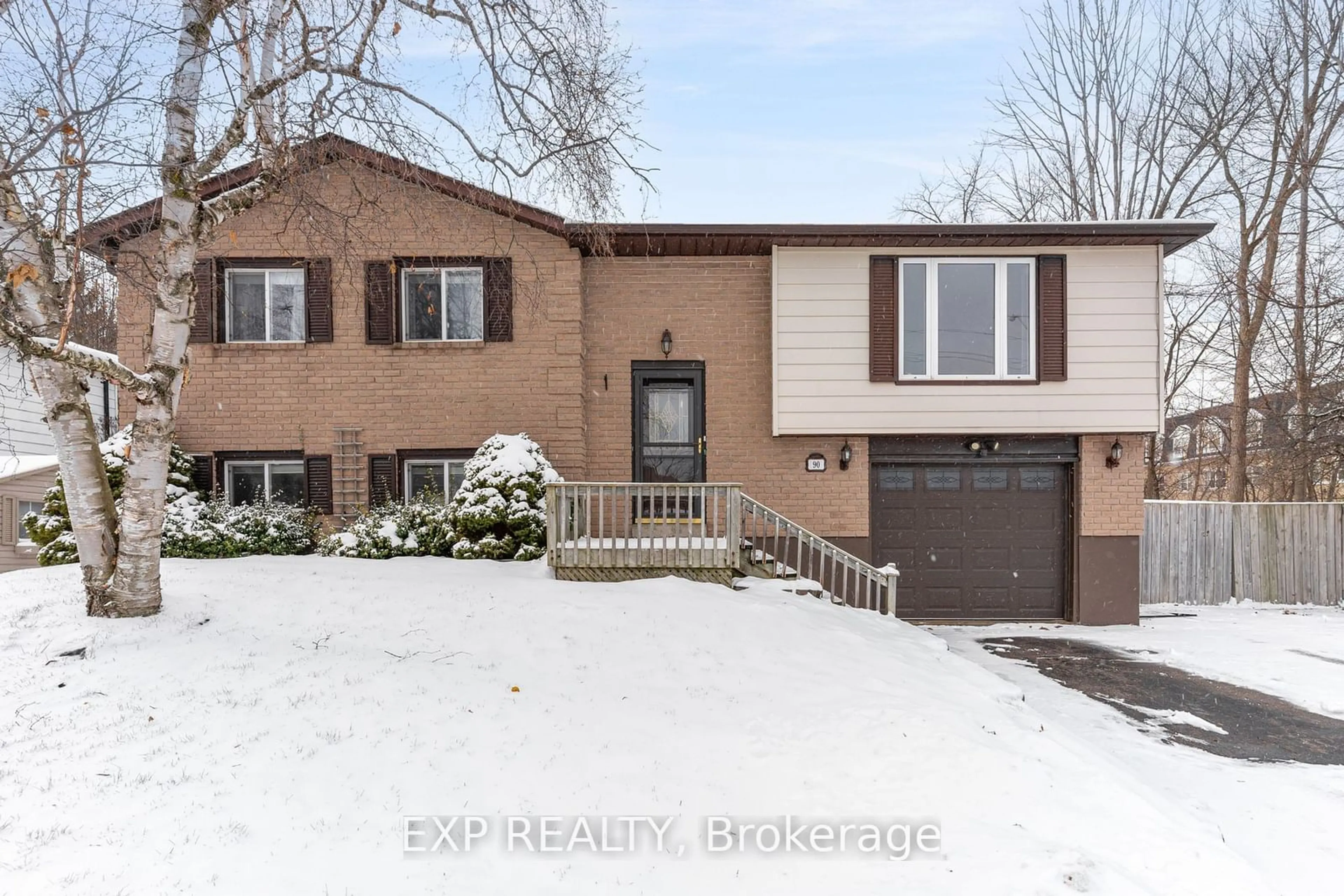 Frontside or backside of a home, cottage for 90 Penetanguishene Rd, Barrie Ontario L4M 7C5