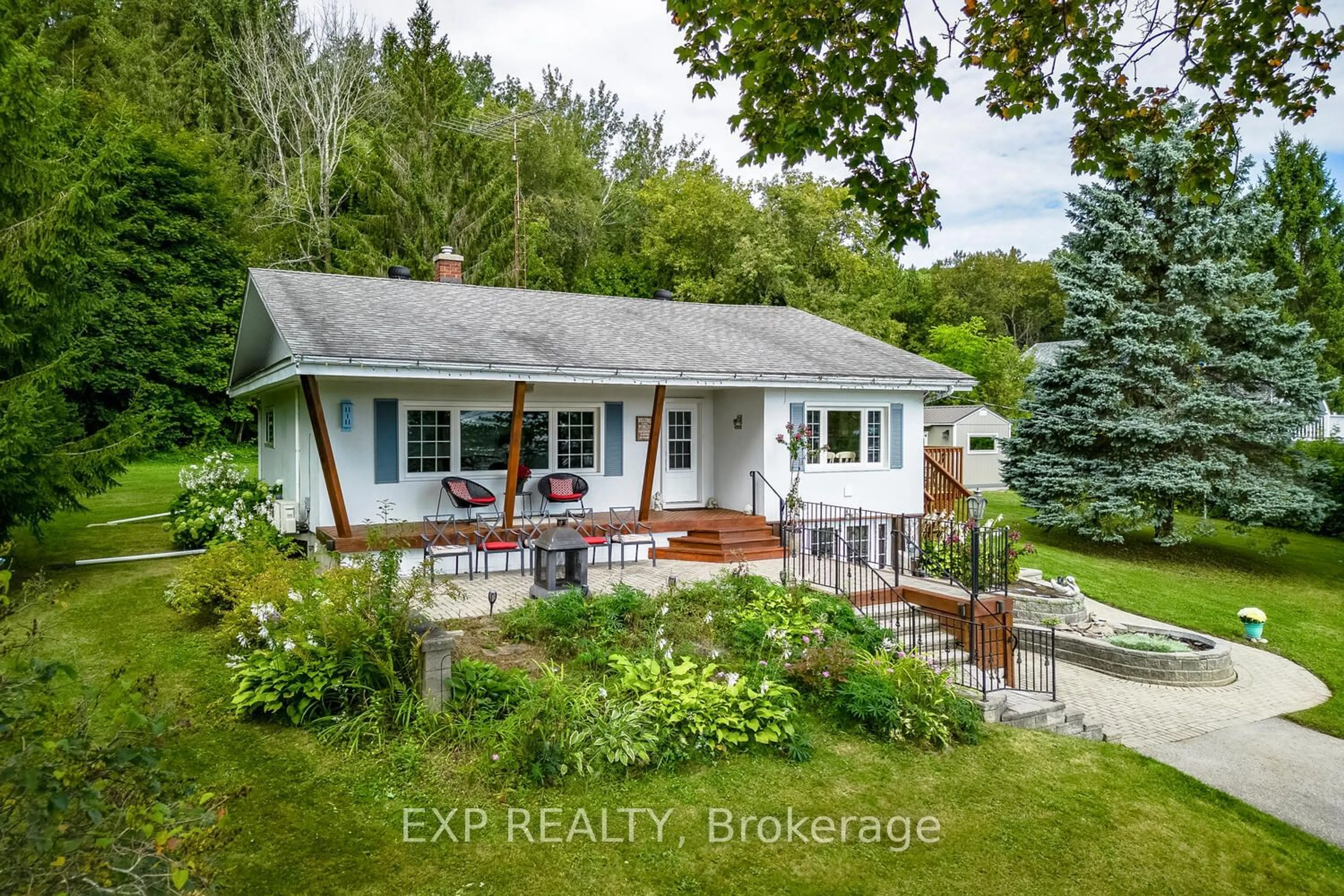 Frontside or backside of a home, cottage for 304 Champlain Rd, Penetanguishene Ontario L9M 1S4