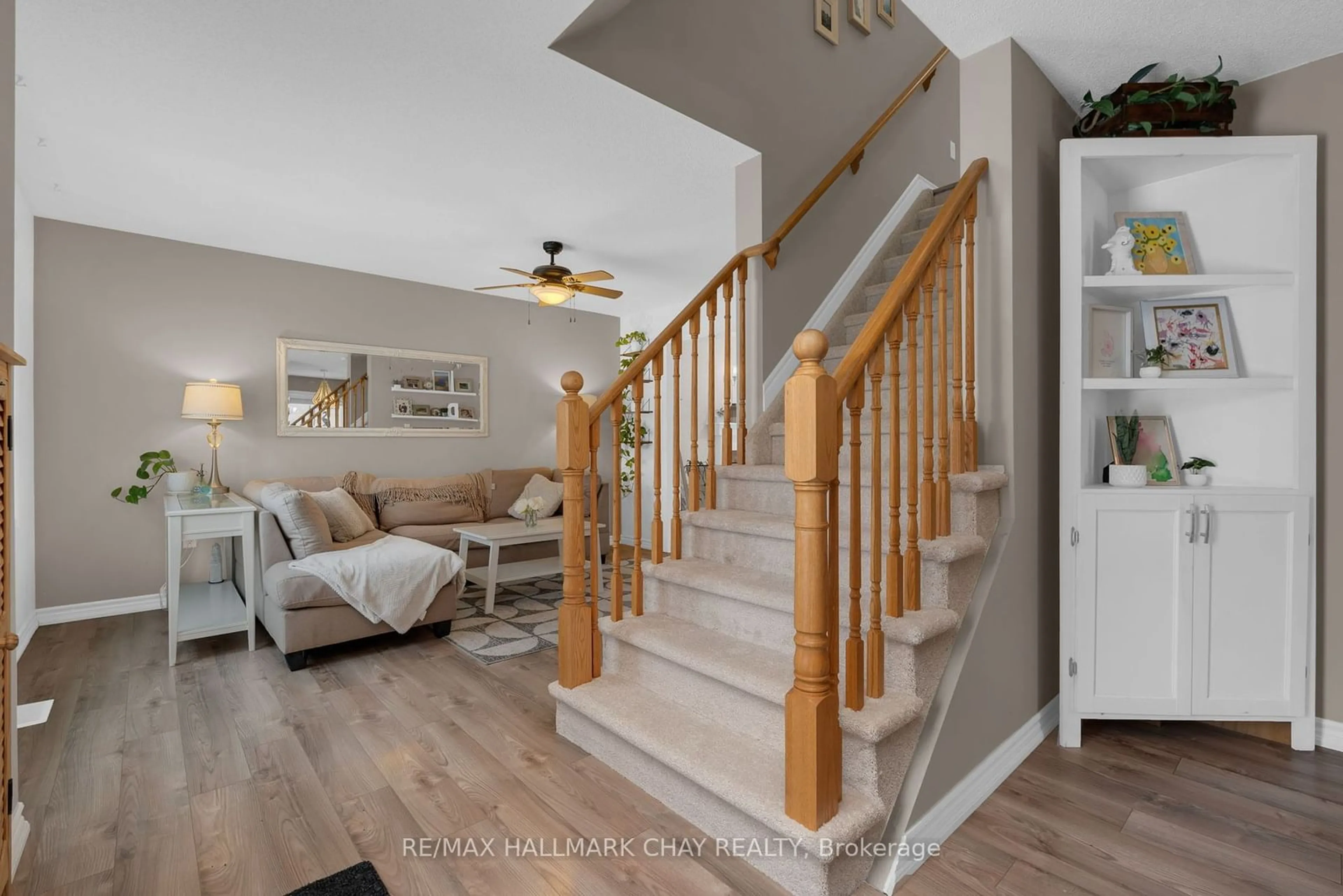 Stairs for 19 Michelle Dr, Barrie Ontario L4N 5Y1