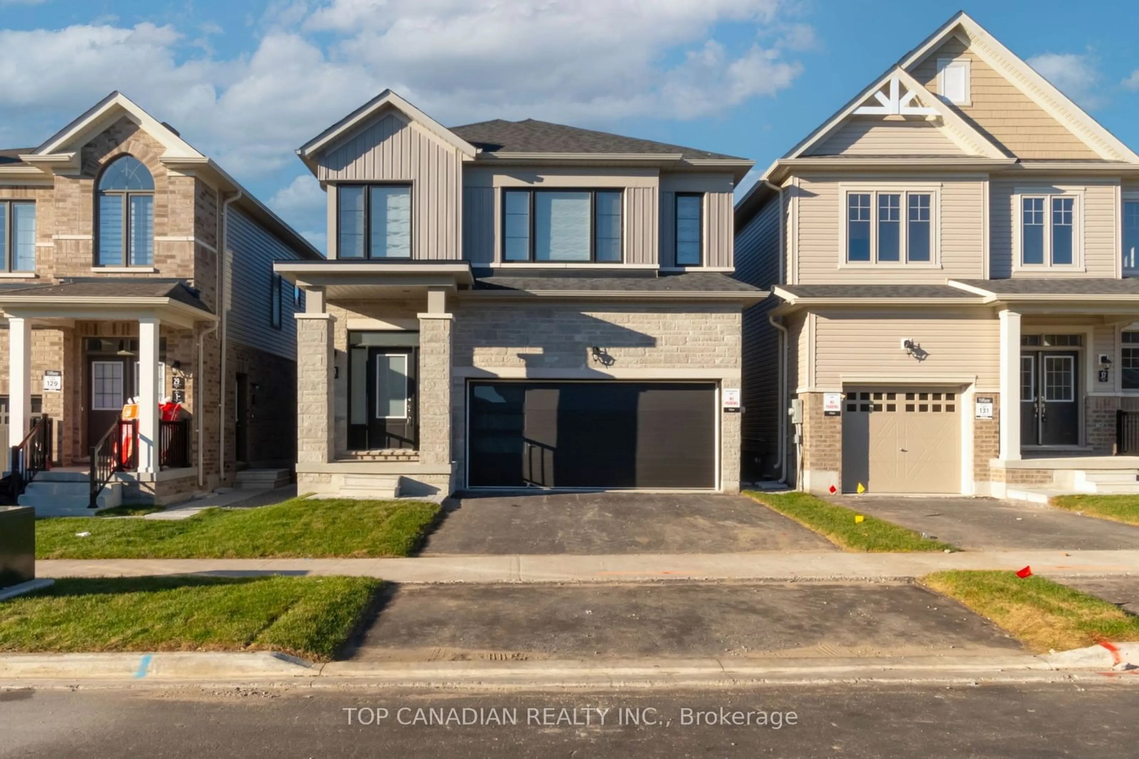 Frontside or backside of a home, the street view for 33 Durham Ave, Barrie Ontario L9S 2Z8