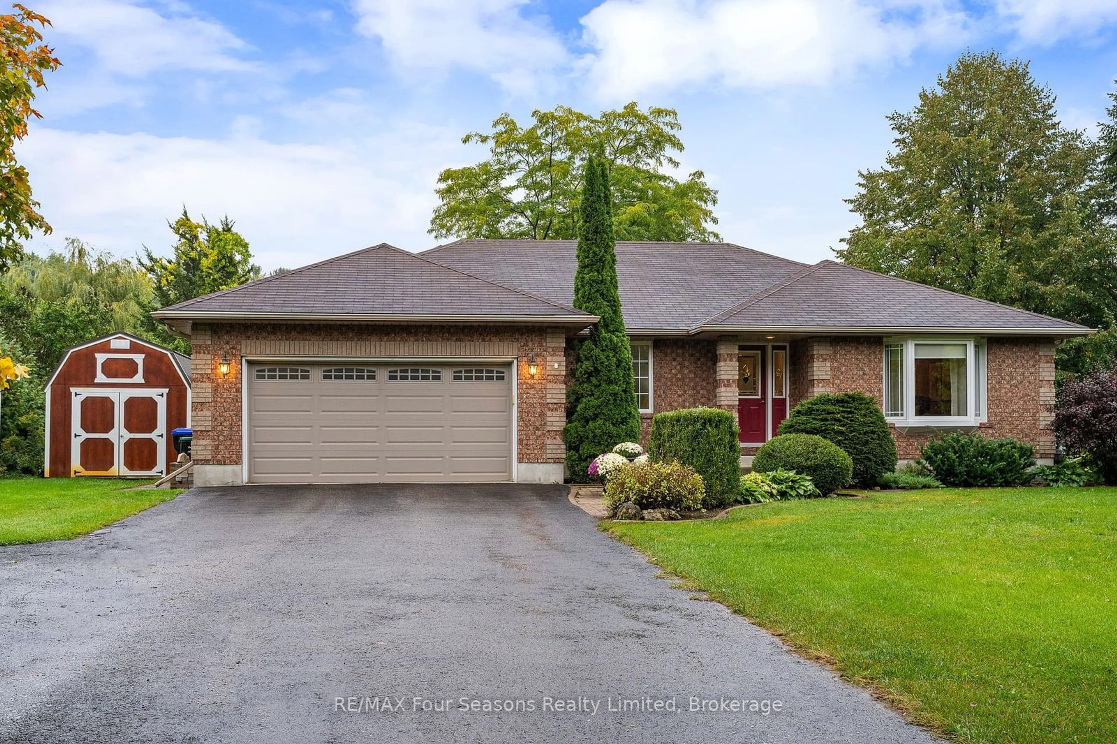 Home with brick exterior material for 84 Wasaga Sands Dr, Wasaga Beach Ontario L9Z 1J2