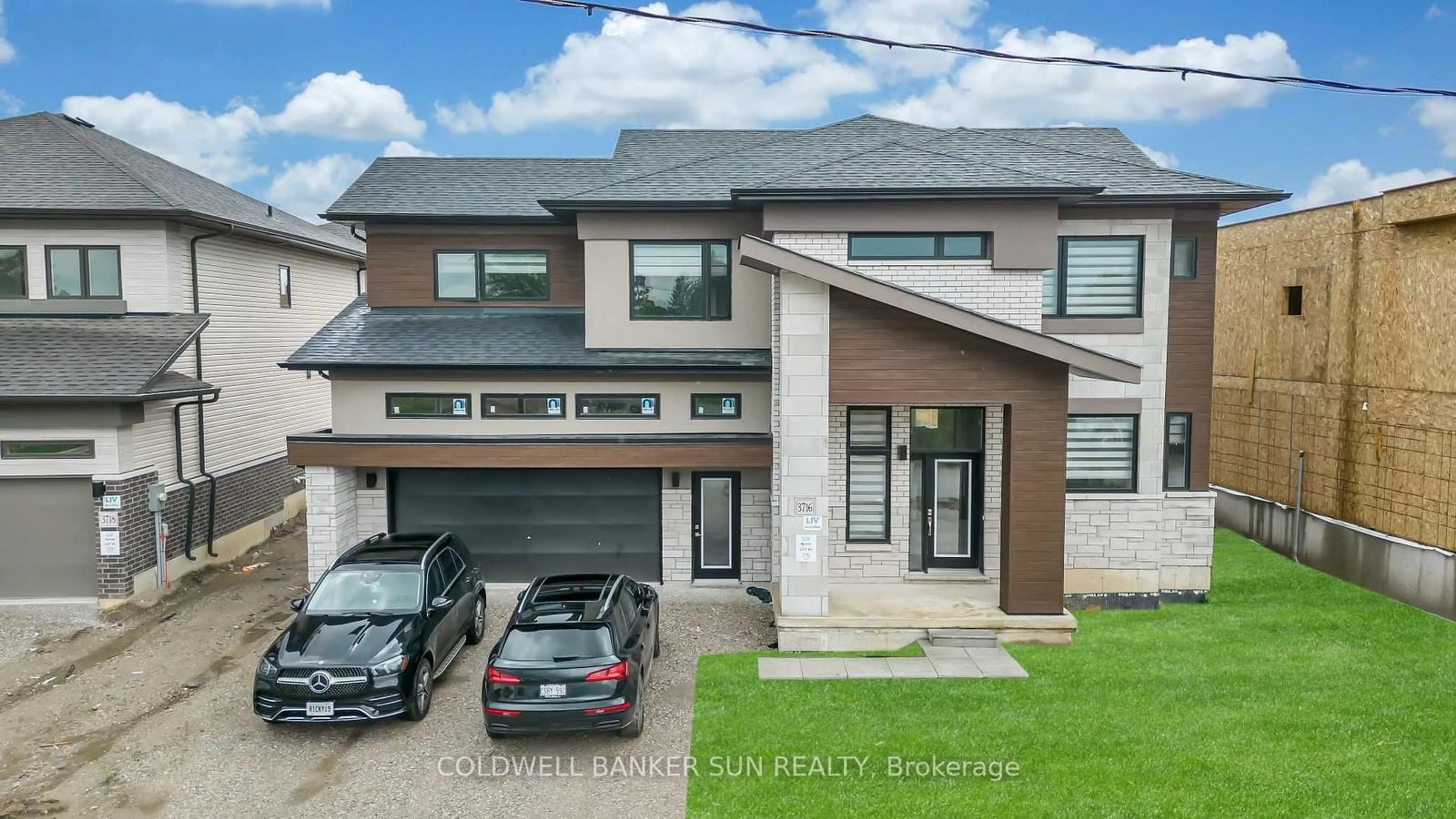 Frontside or backside of a home, the street view for 3716 Lakepoint Dr, Orillia Ontario L3V 8M9