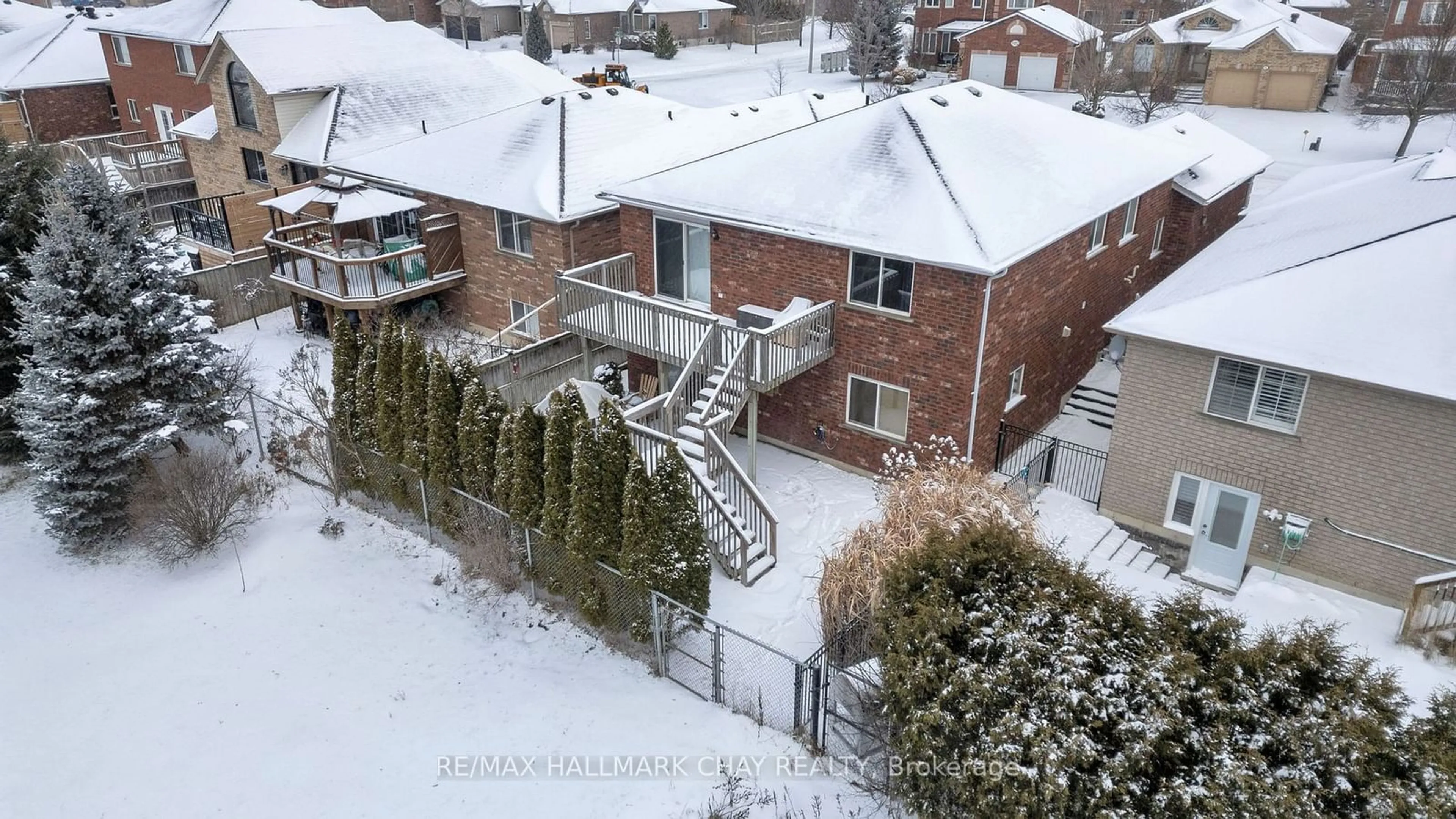 Frontside or backside of a home, the fenced backyard for 195 Pringle Dr, Barrie Ontario L4N 0P7