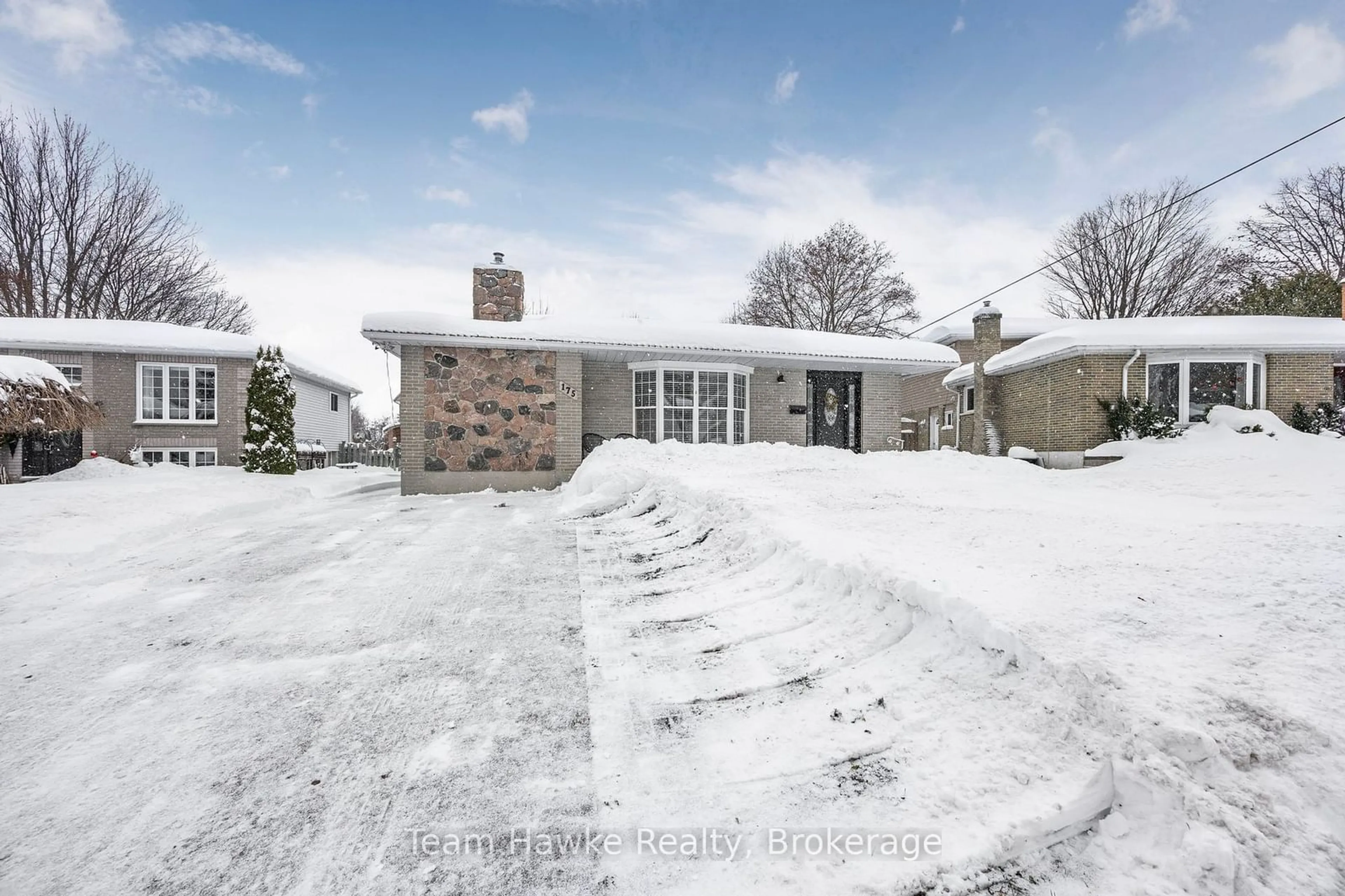 Frontside or backside of a home, cottage for 175 Woodland Dr, Midland Ontario L4R 4C9