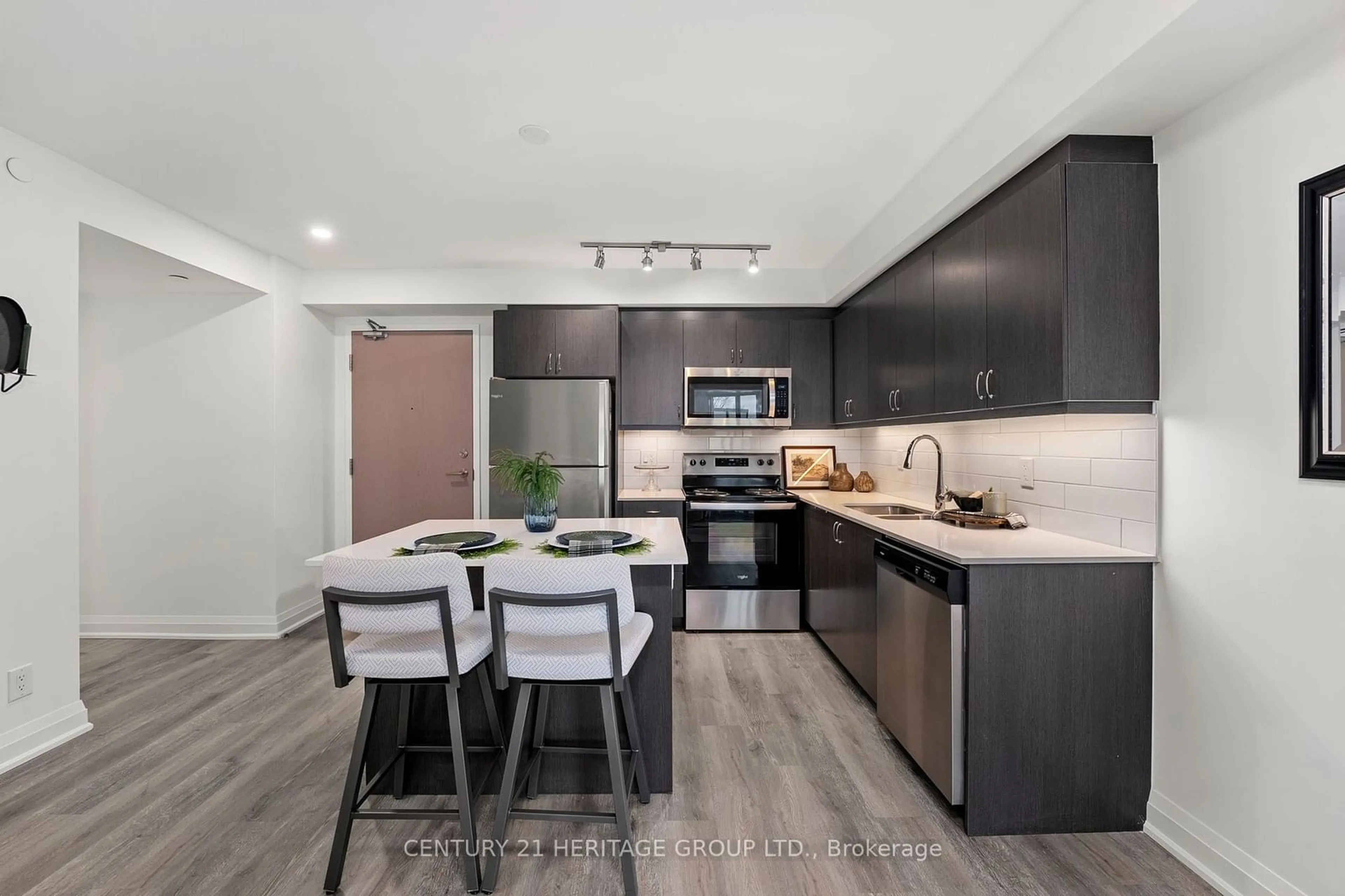 Open concept kitchen, unknown for 58 Lakeside Terr #519, Barrie Ontario L4M 0L5