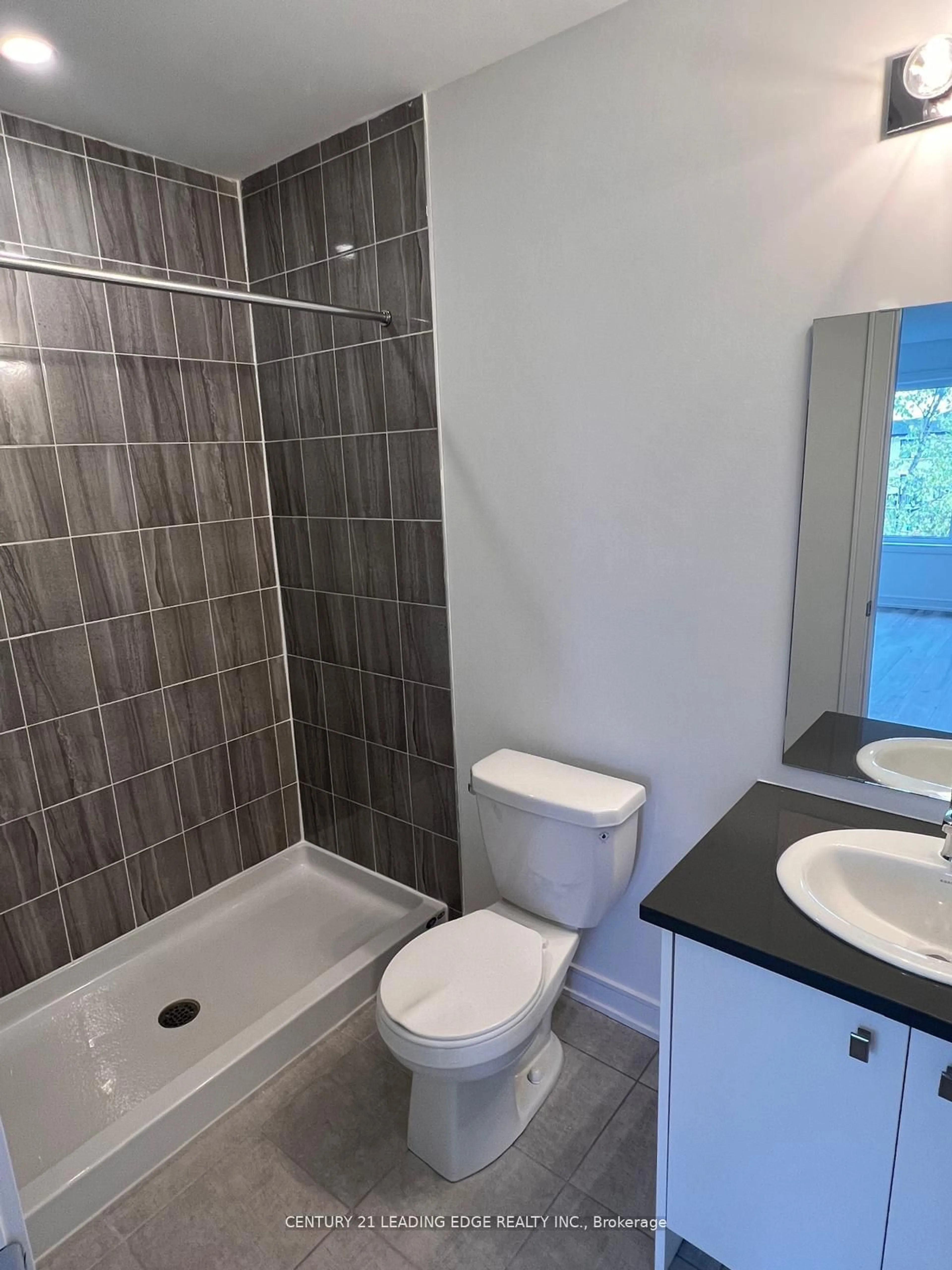 Standard bathroom, ceramic/tile floor for 41 Appletree Lane #86, Barrie Ontario L9J 0P1