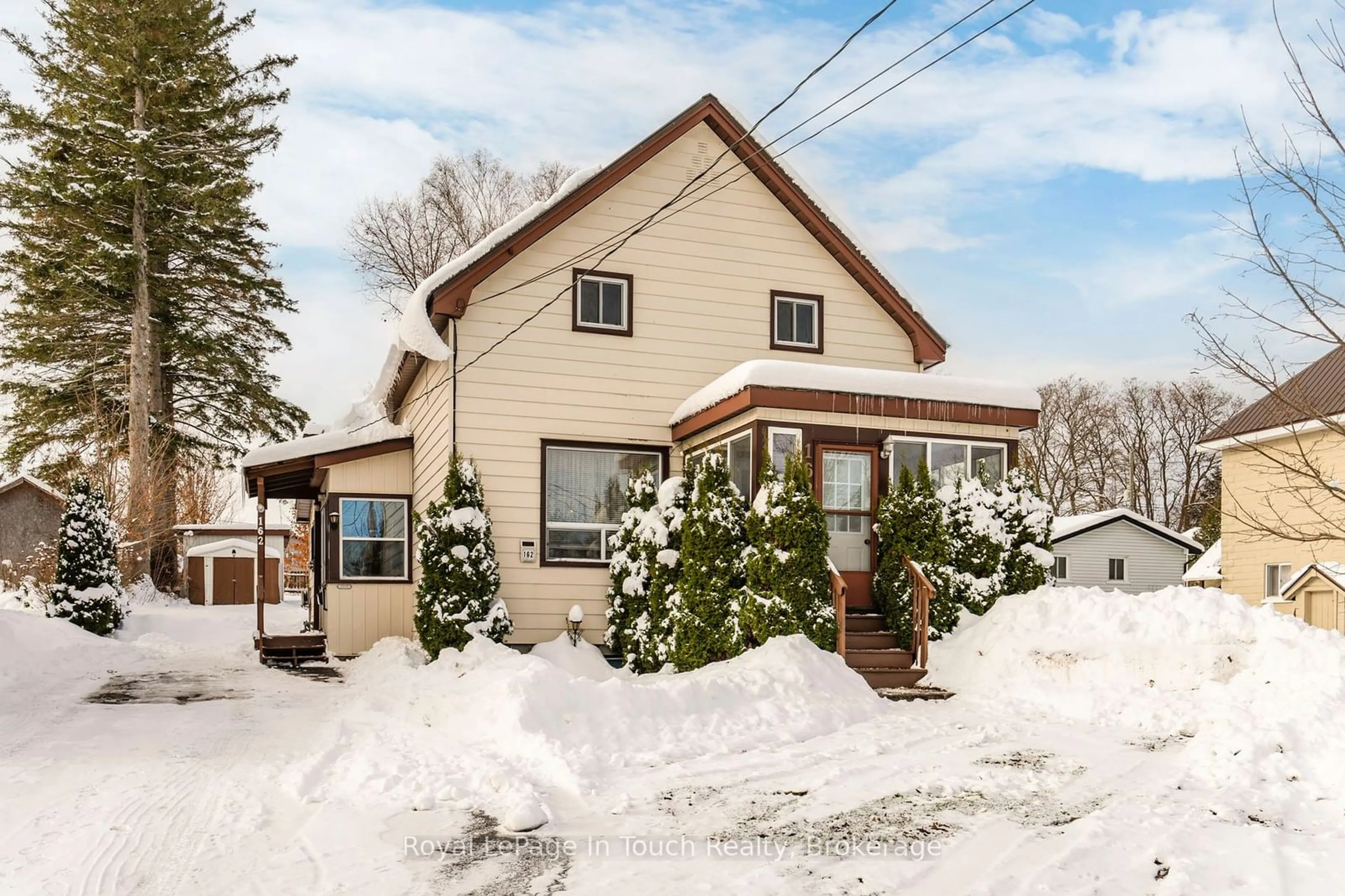 Frontside or backside of a home, cottage for 162 Seventh St, Midland Ontario L4R 3Z2