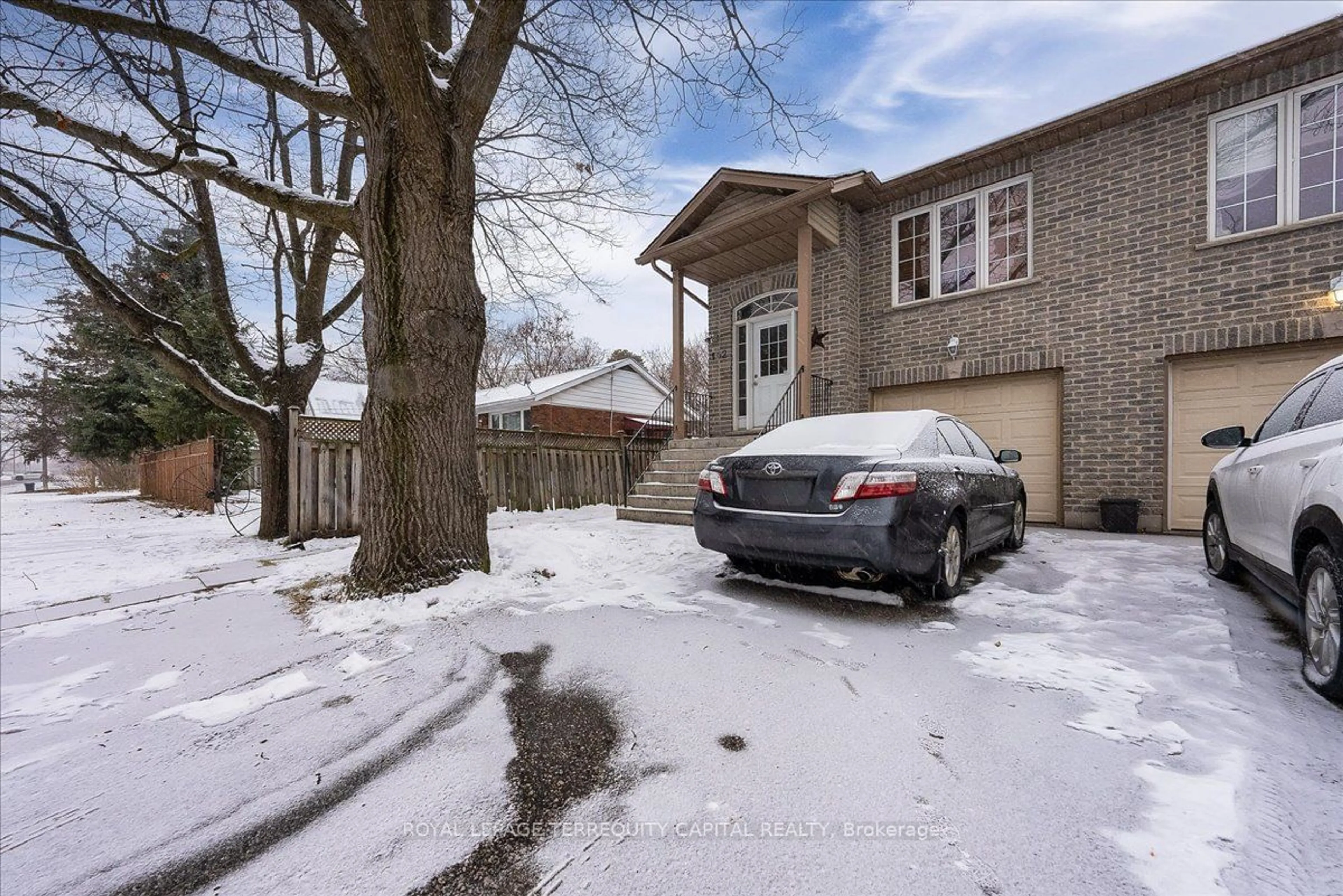 Frontside or backside of a home, the street view for 102 Henry St, Barrie Ontario L4N 1C8