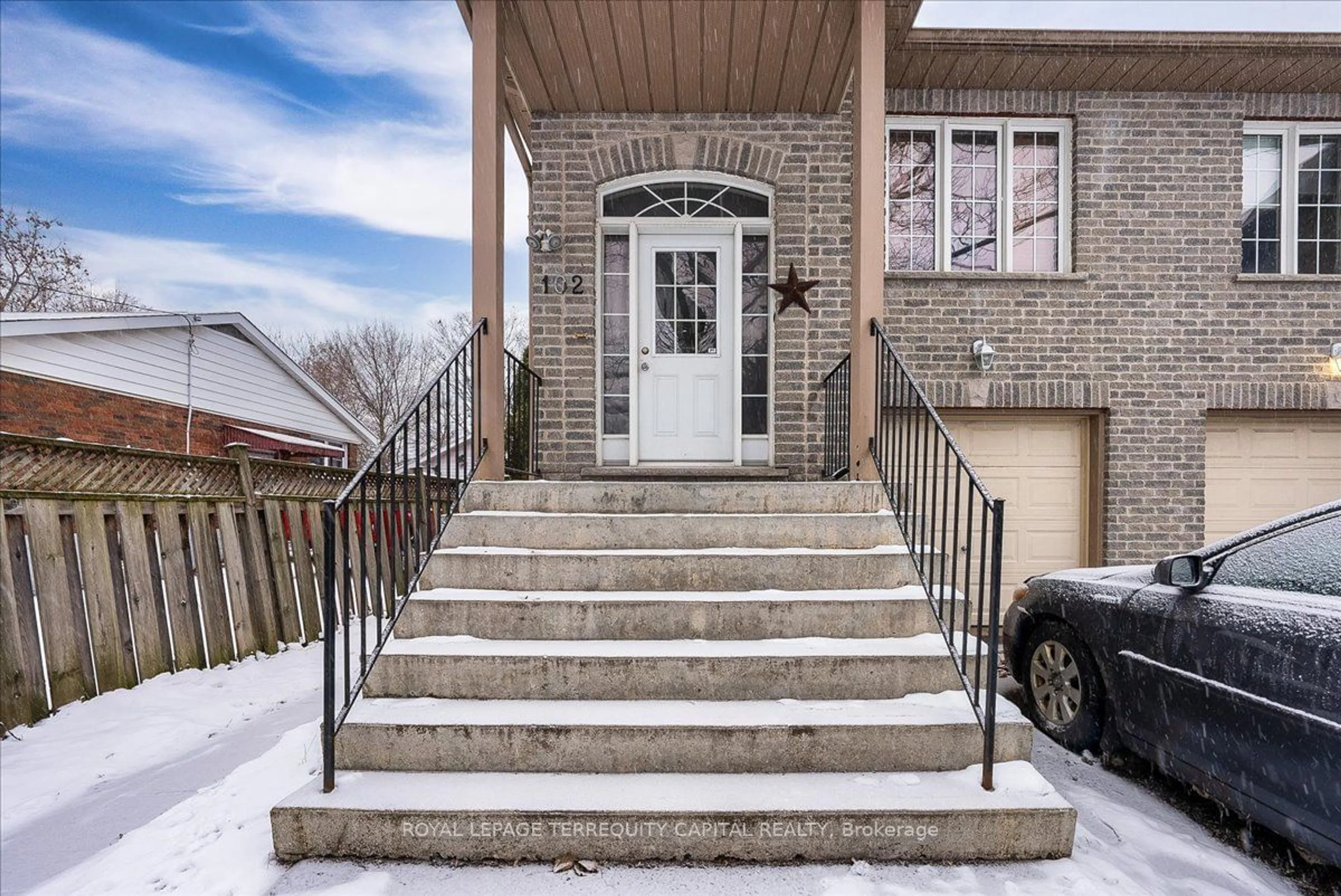 A pic from exterior of the house or condo, the street view for 102 Henry St, Barrie Ontario L4N 1C8