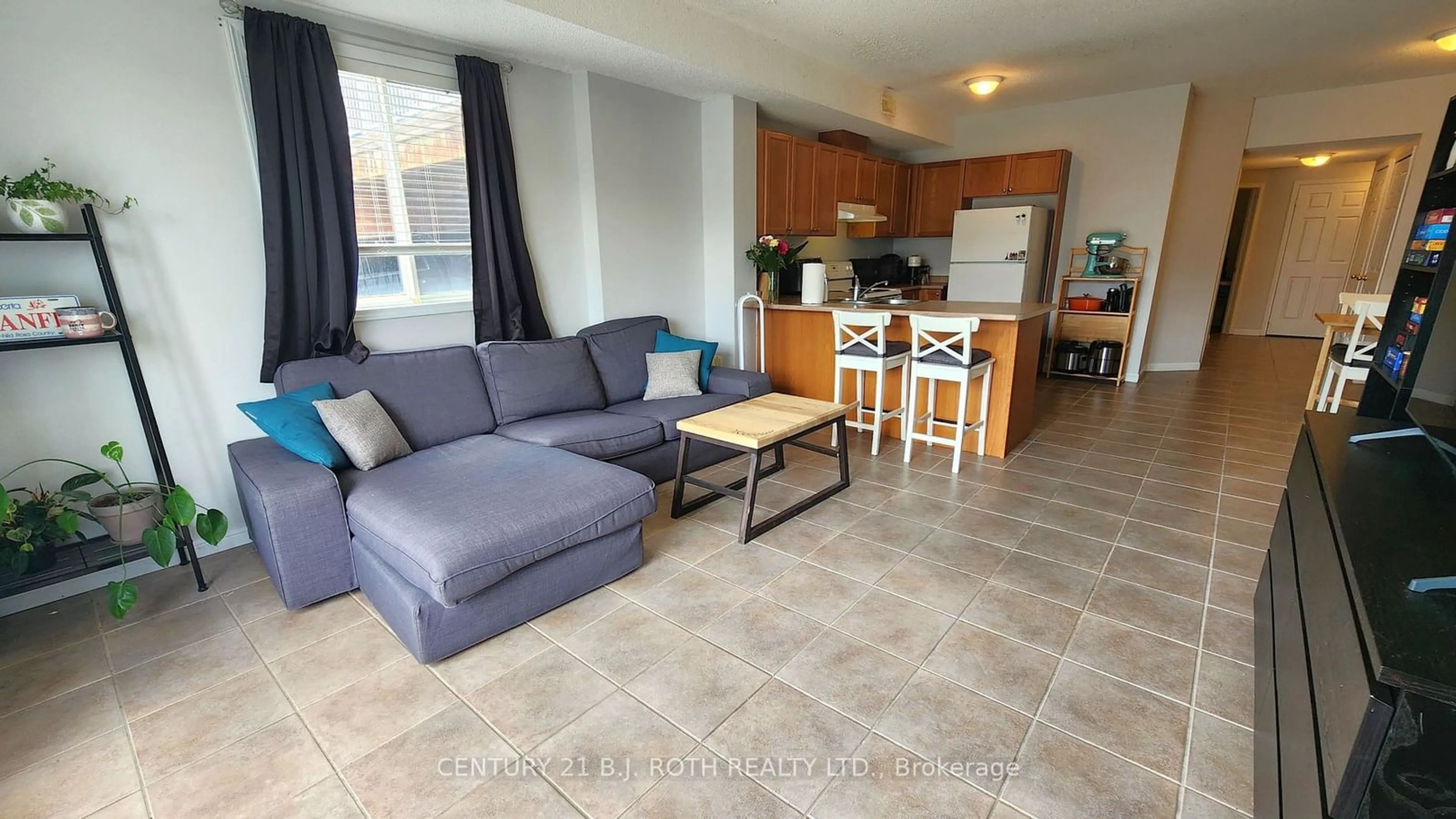 Living room, cement floor for 344 Edgehill Dr, Barrie Ontario L4N 9X4