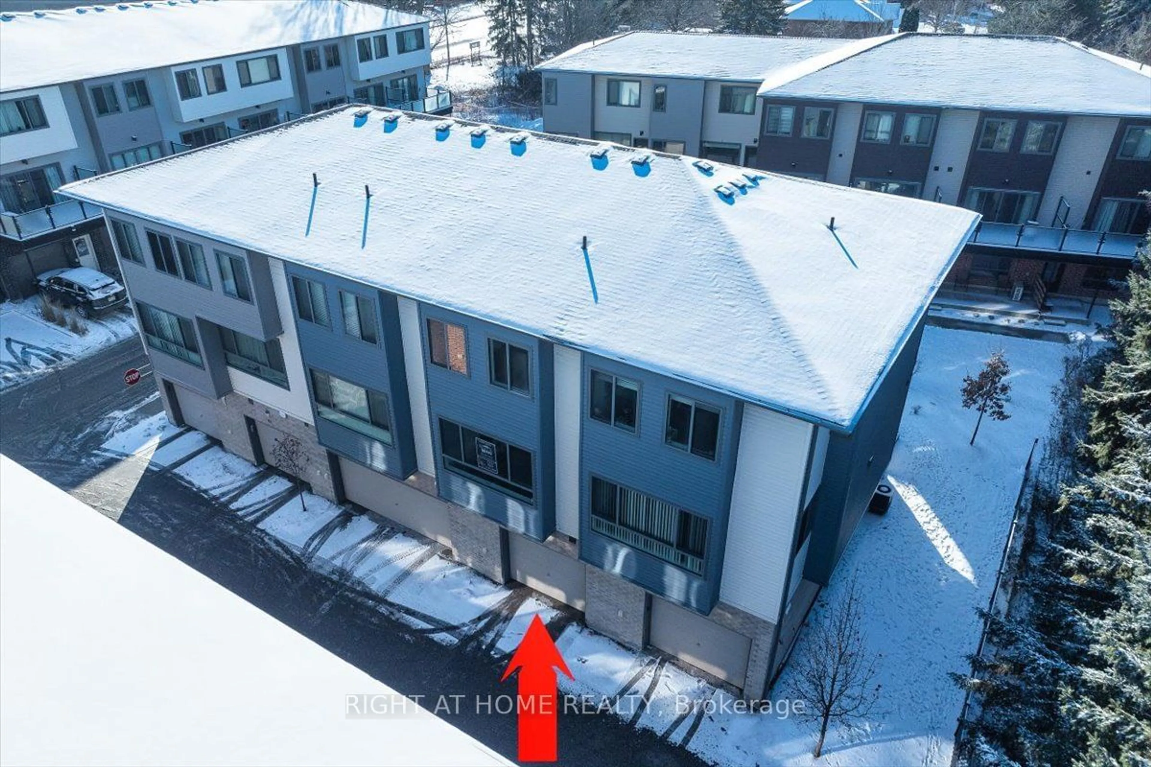 A pic from outside/outdoor area/front of a property/back of a property/a pic from drone, unknown for 369 Essa Rd #81, Barrie Ontario L4M 4T5