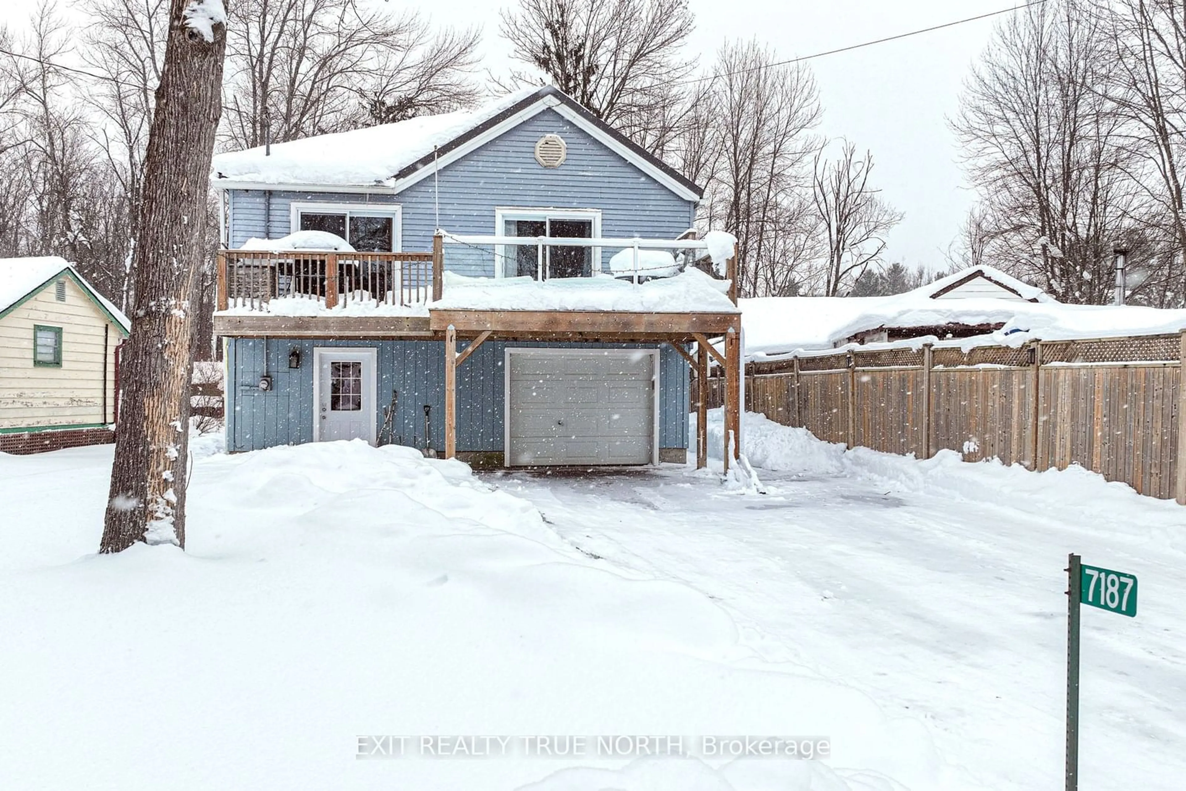 Frontside or backside of a home, the street view for 7187 Beach Dr, Ramara Ontario L0K 2B0