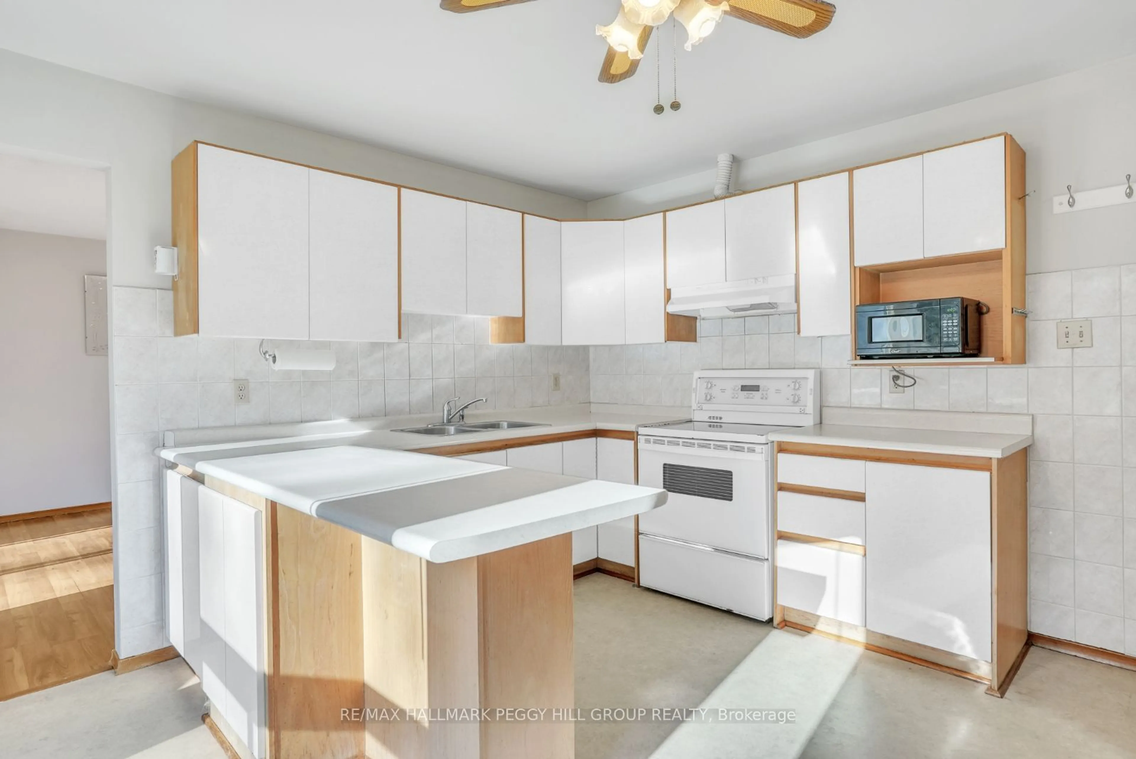 Open concept kitchen for 22A Pine St, Tay Ontario L0K 2C0