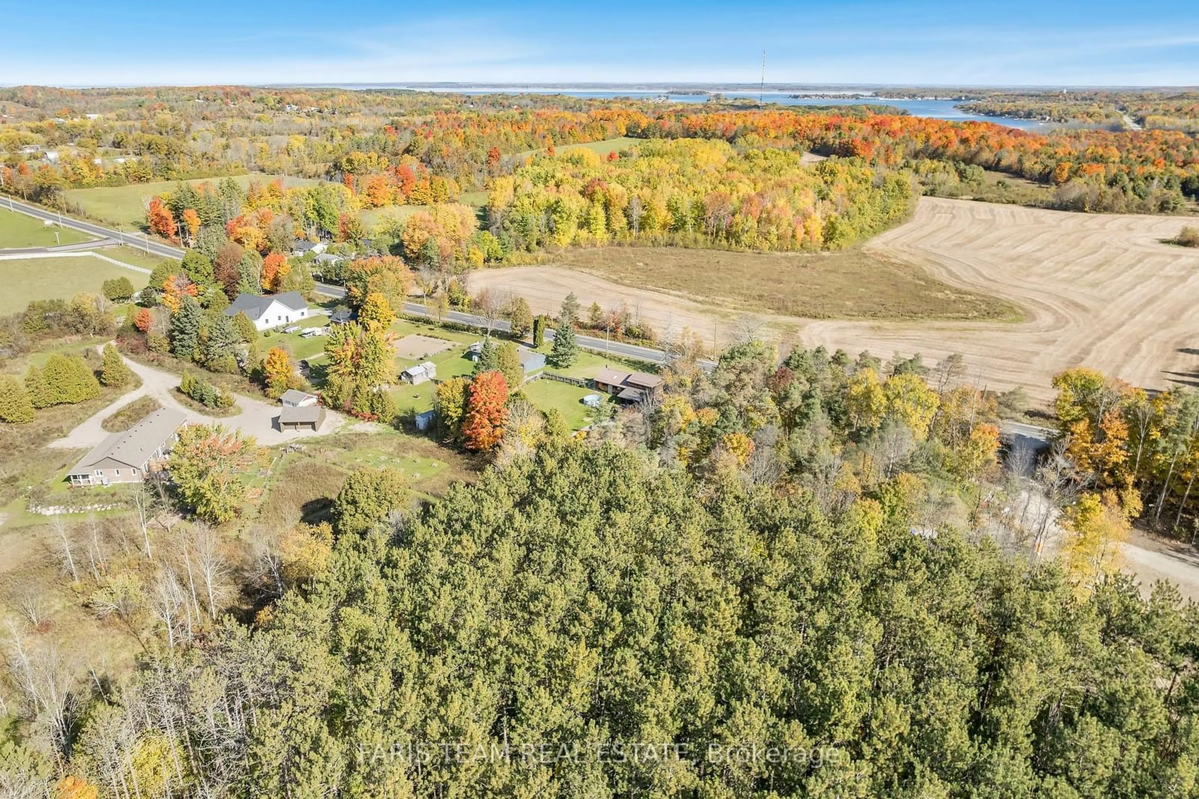 A pic from outside/outdoor area/front of a property/back of a property/a pic from drone, forest/trees view for 2508 Old Fort Rd, Midland Ontario L4R 4K3