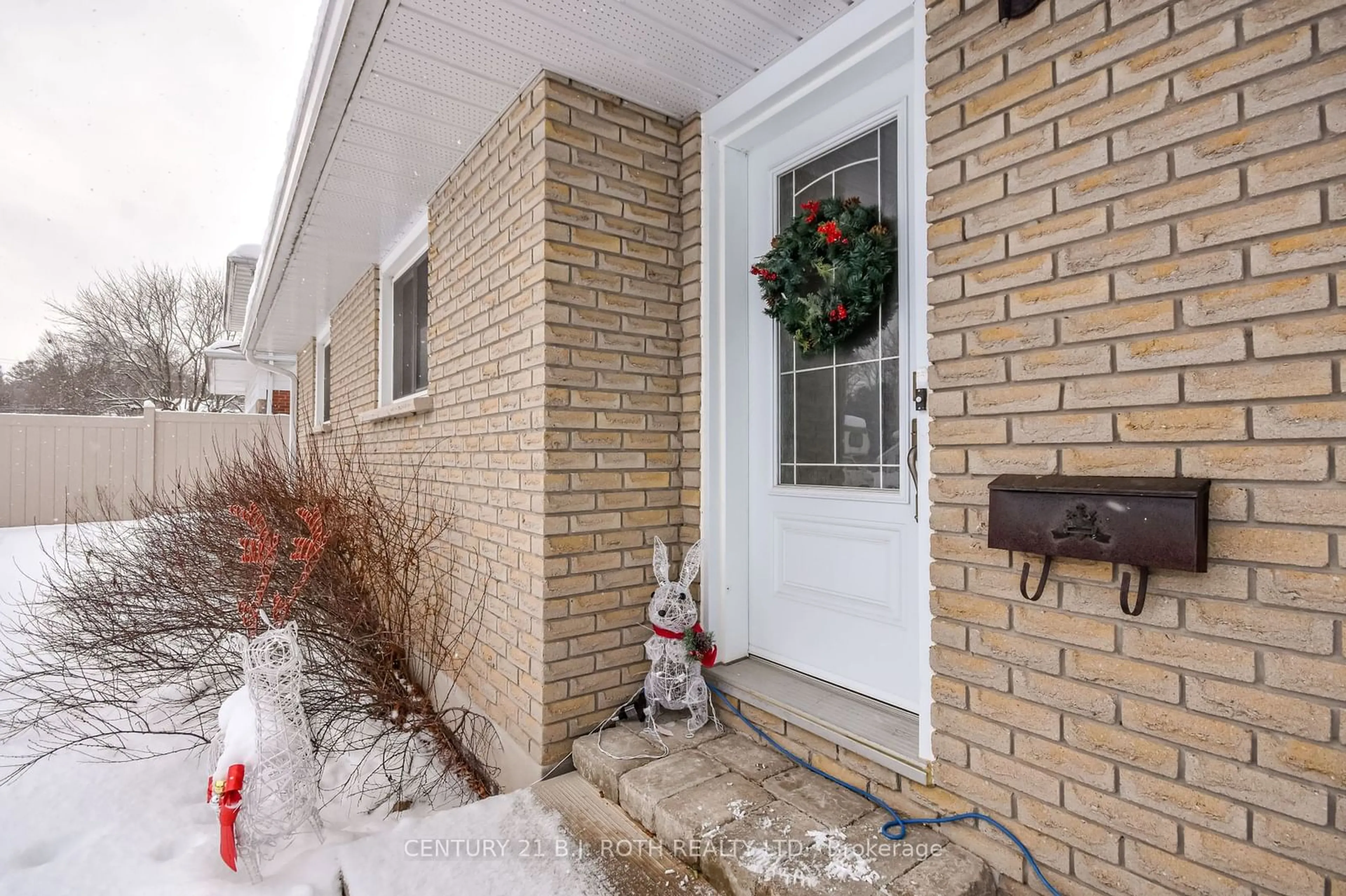 Indoor entryway for 93 Jamieson Cres, Oro-Medonte Ontario L3V 6H8