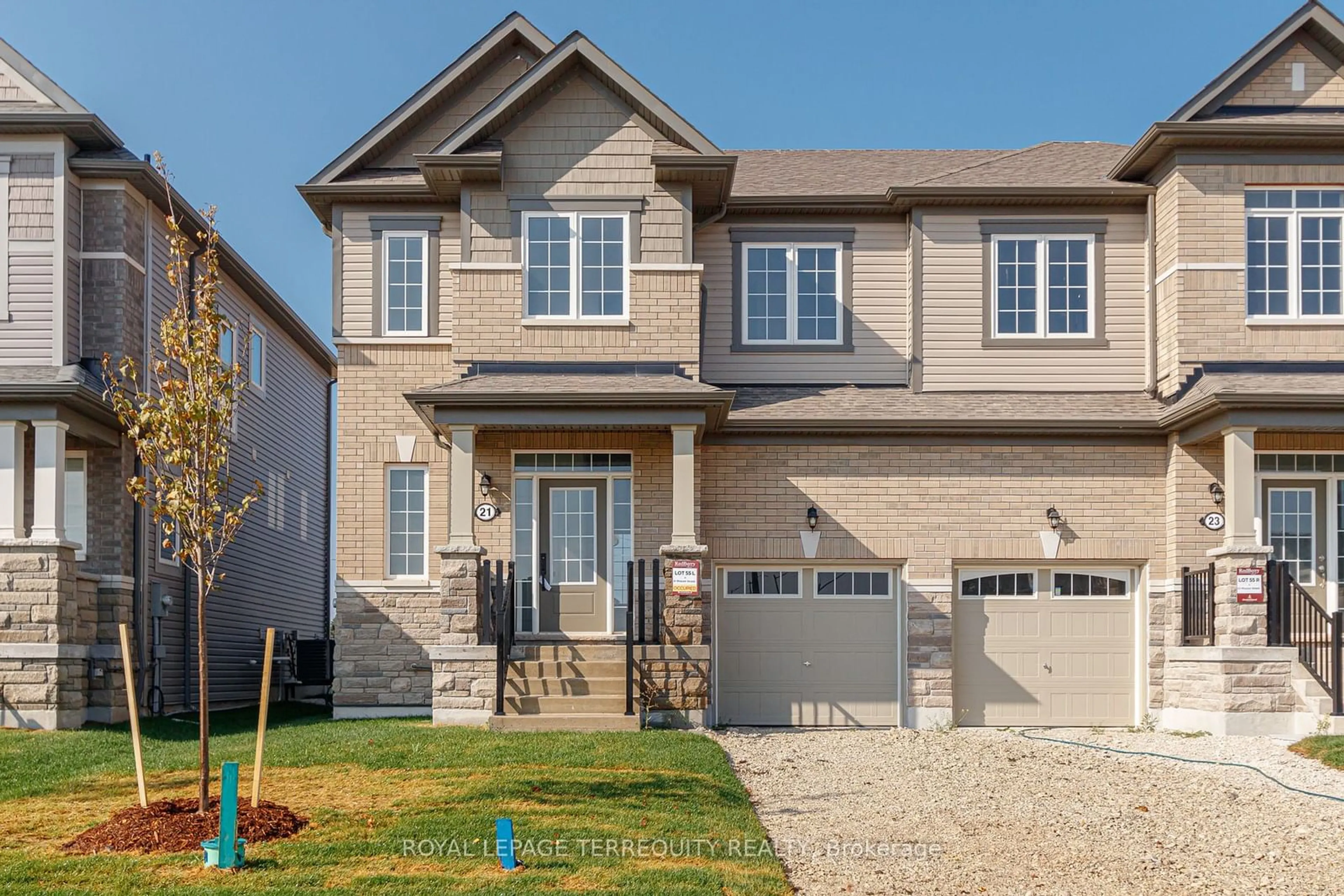 Frontside or backside of a home, the street view for 21 Mission St, Wasaga Beach Ontario L0M 1S0