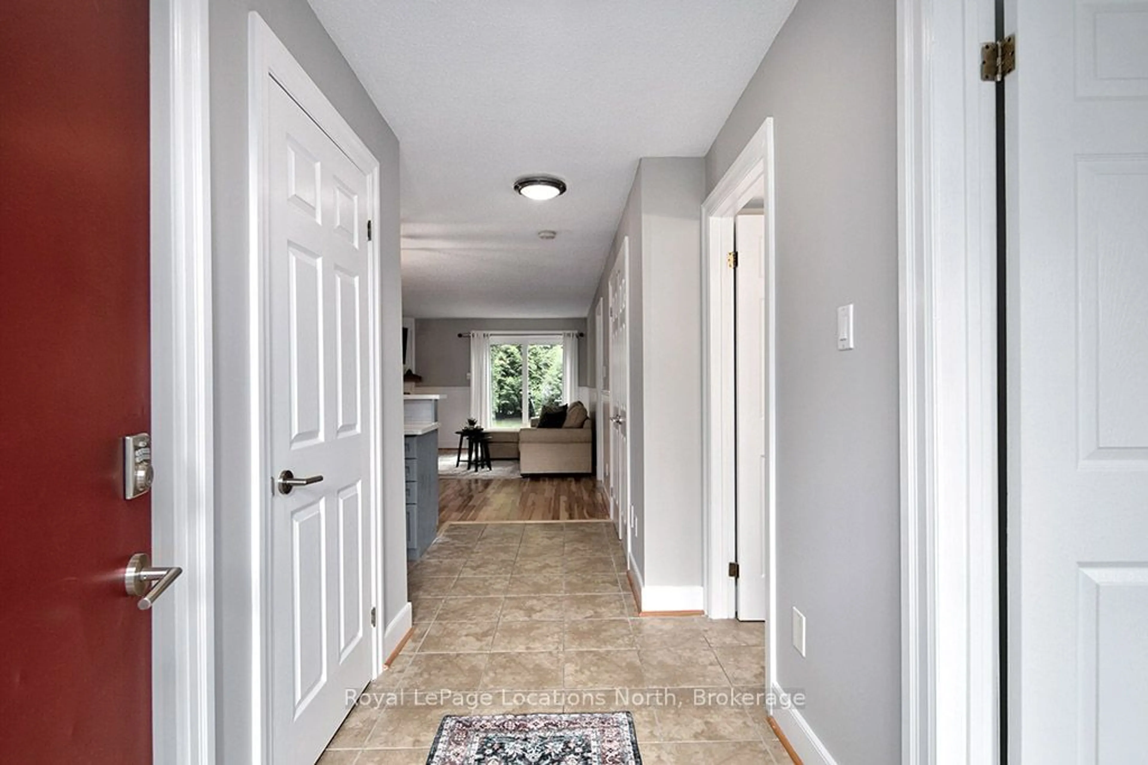 Indoor entryway, wood floors for 55 TROTT Blvd #121, Collingwood Ontario L9Y 5B8