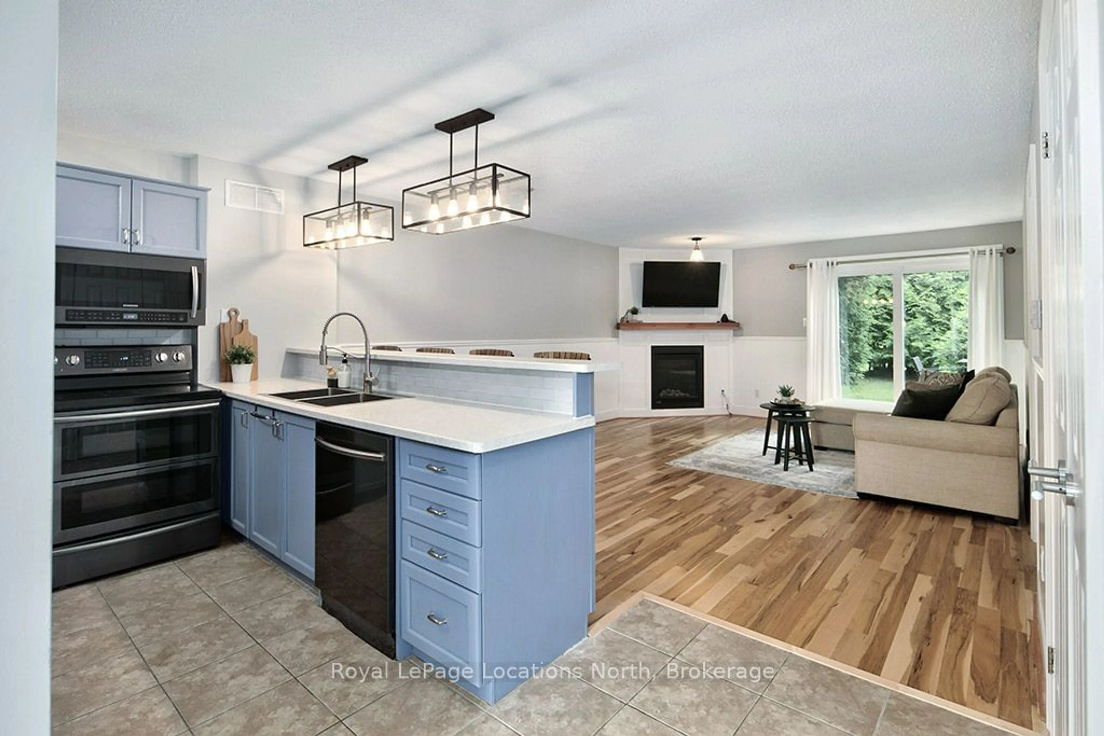 Open concept kitchen for 55 TROTT Blvd #121, Collingwood Ontario L9Y 5B8