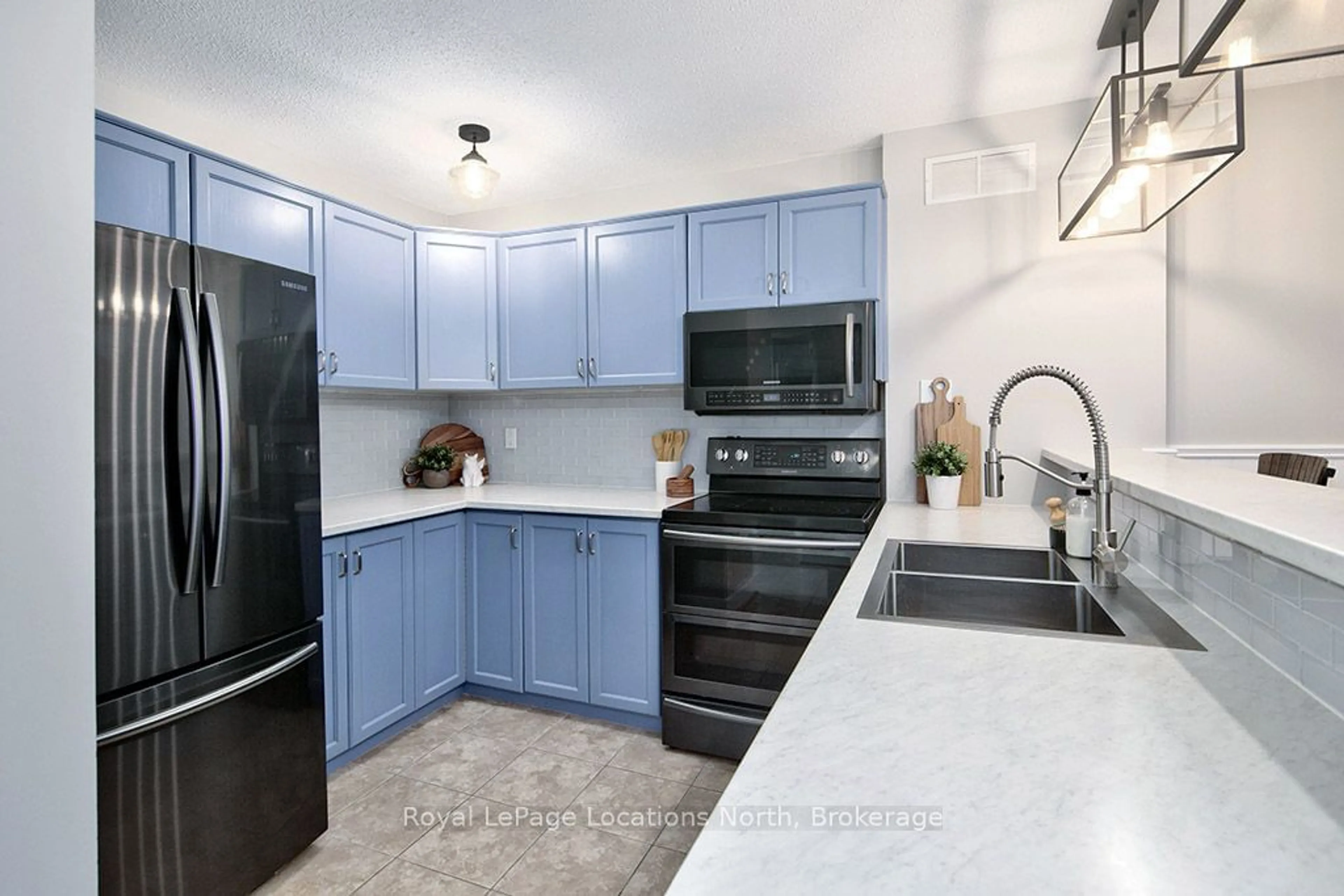 Contemporary kitchen, ceramic floors, cottage for 55 TROTT Blvd #121, Collingwood Ontario L9Y 5B8