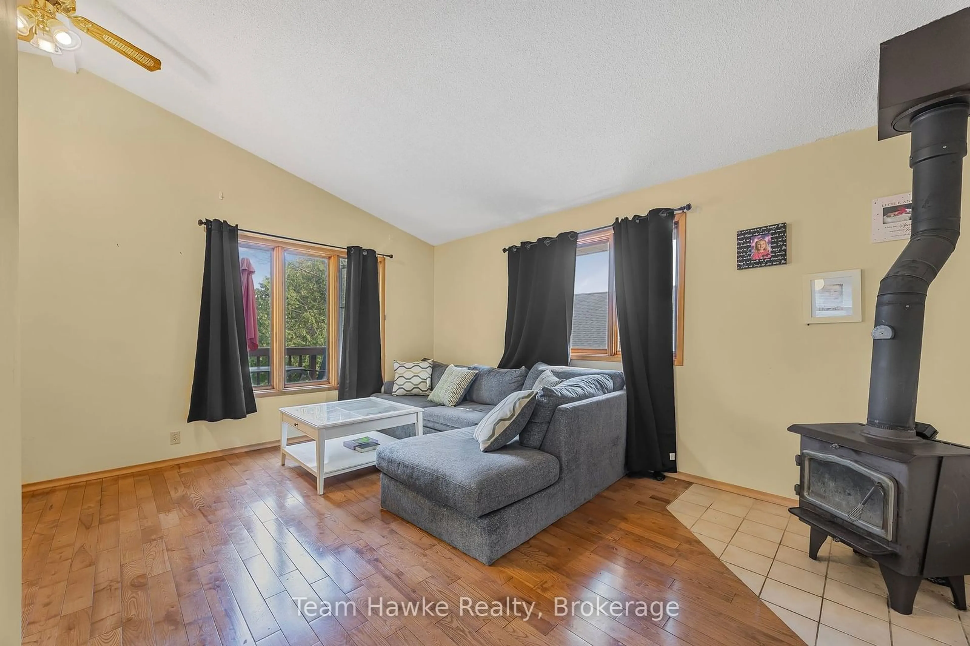 Living room, wood floors for 41 GRANDVIEW Rd, Tay Ontario L0K 1R0