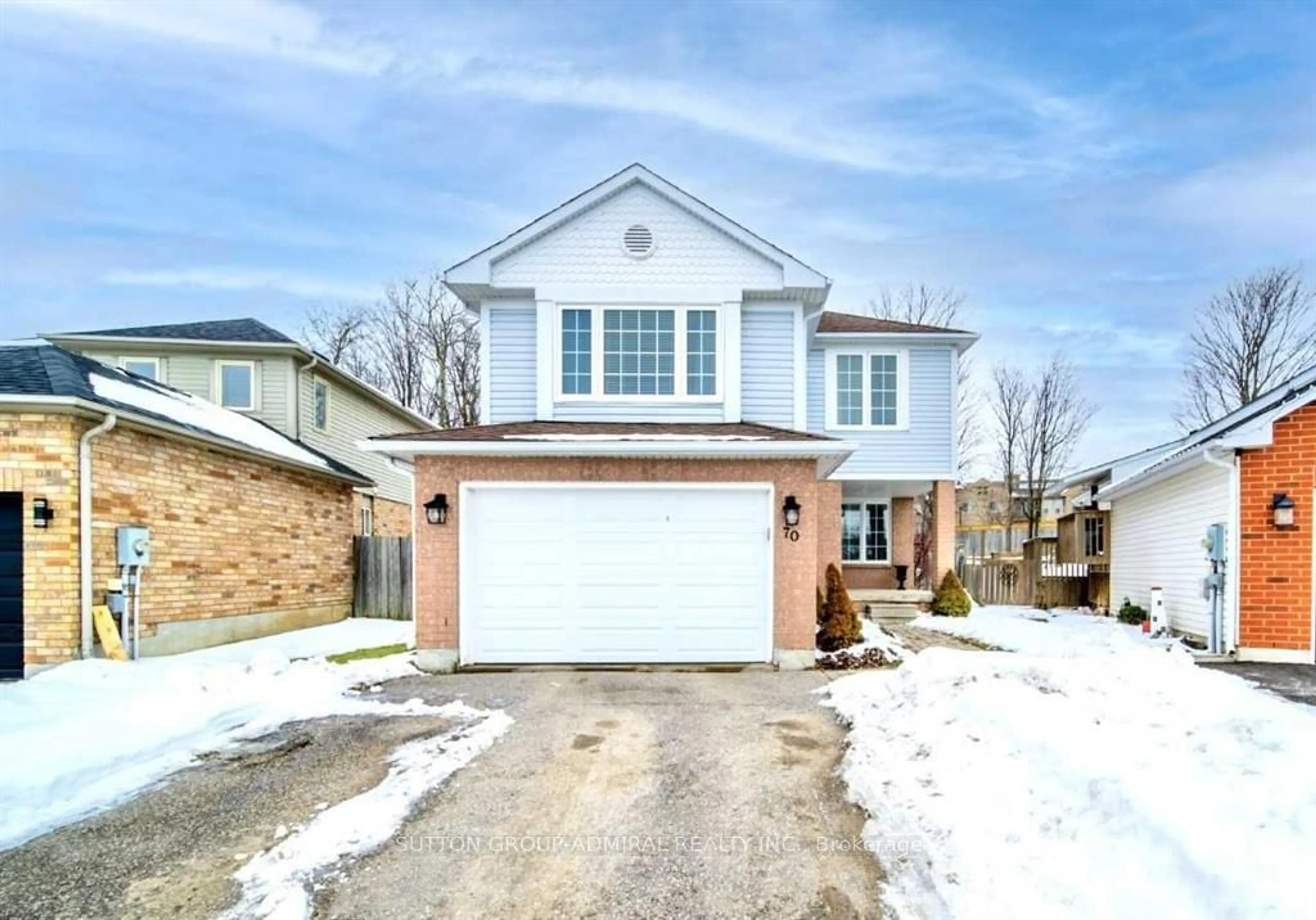 A pic from exterior of the house or condo, the street view for 70 Copeman Cres, Barrie Ontario L4W 8B4