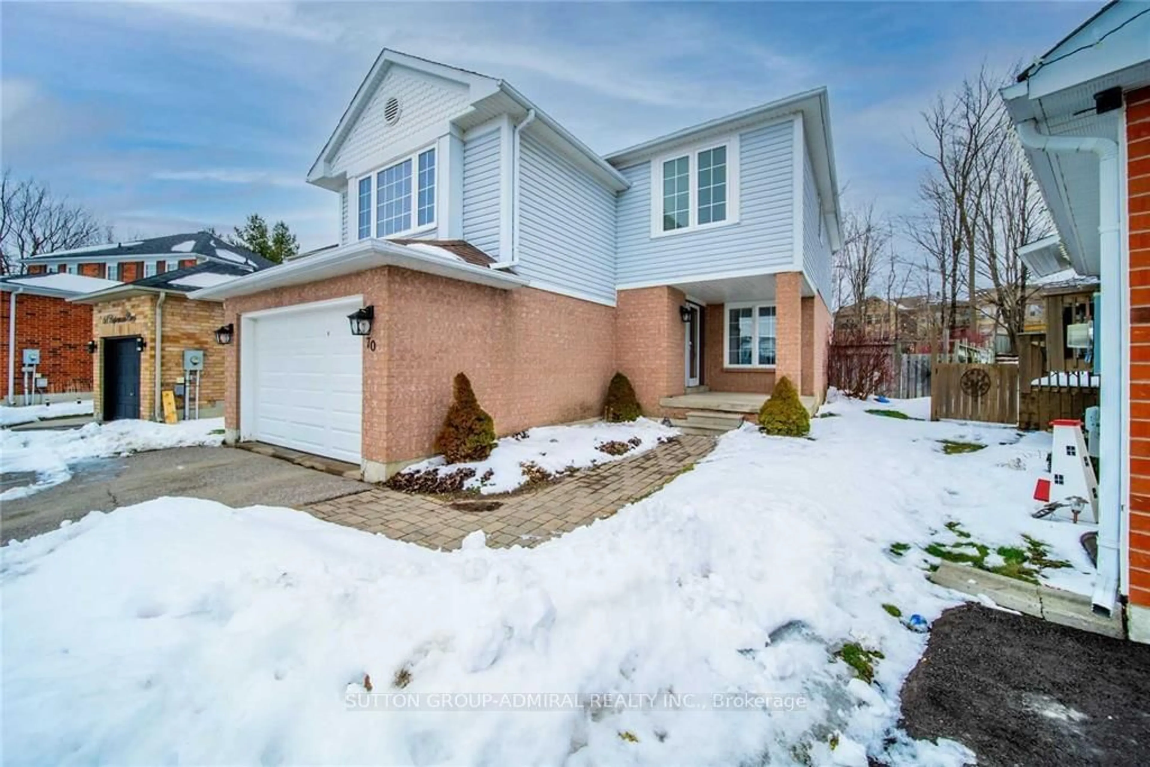 Frontside or backside of a home, cottage for 70 Copeman Cres, Barrie Ontario L4W 8B4