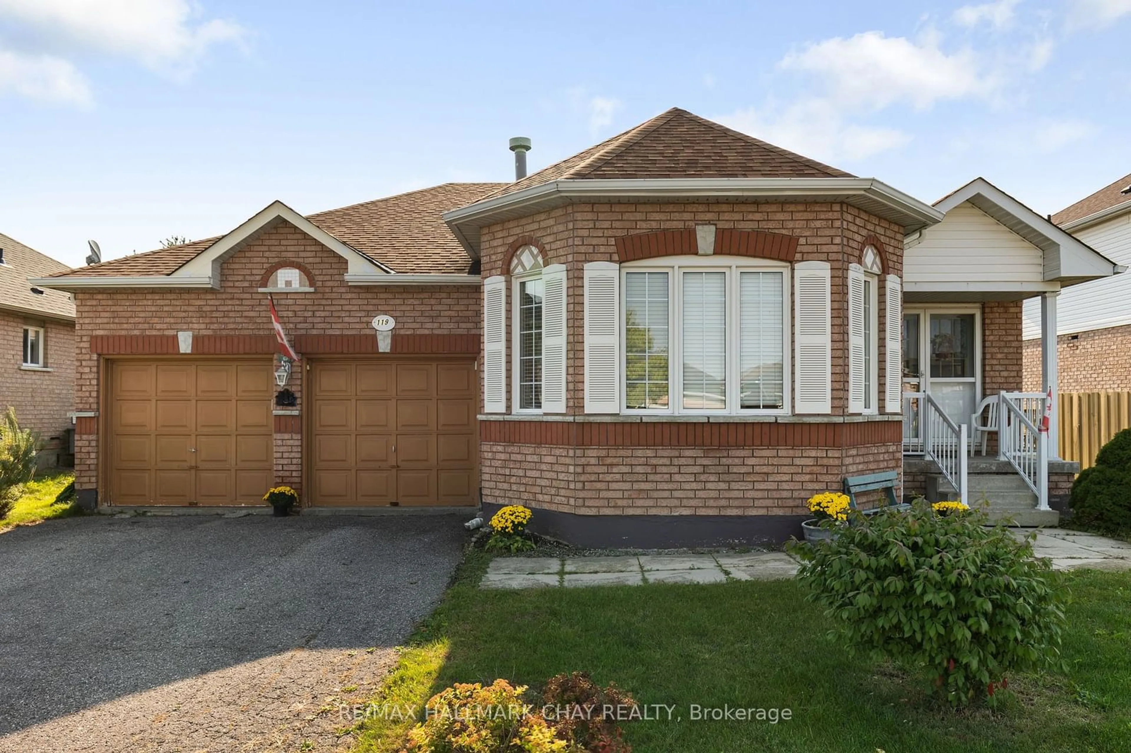 Home with brick exterior material for 119 Livingstone St, Barrie Ontario L4M 6X5