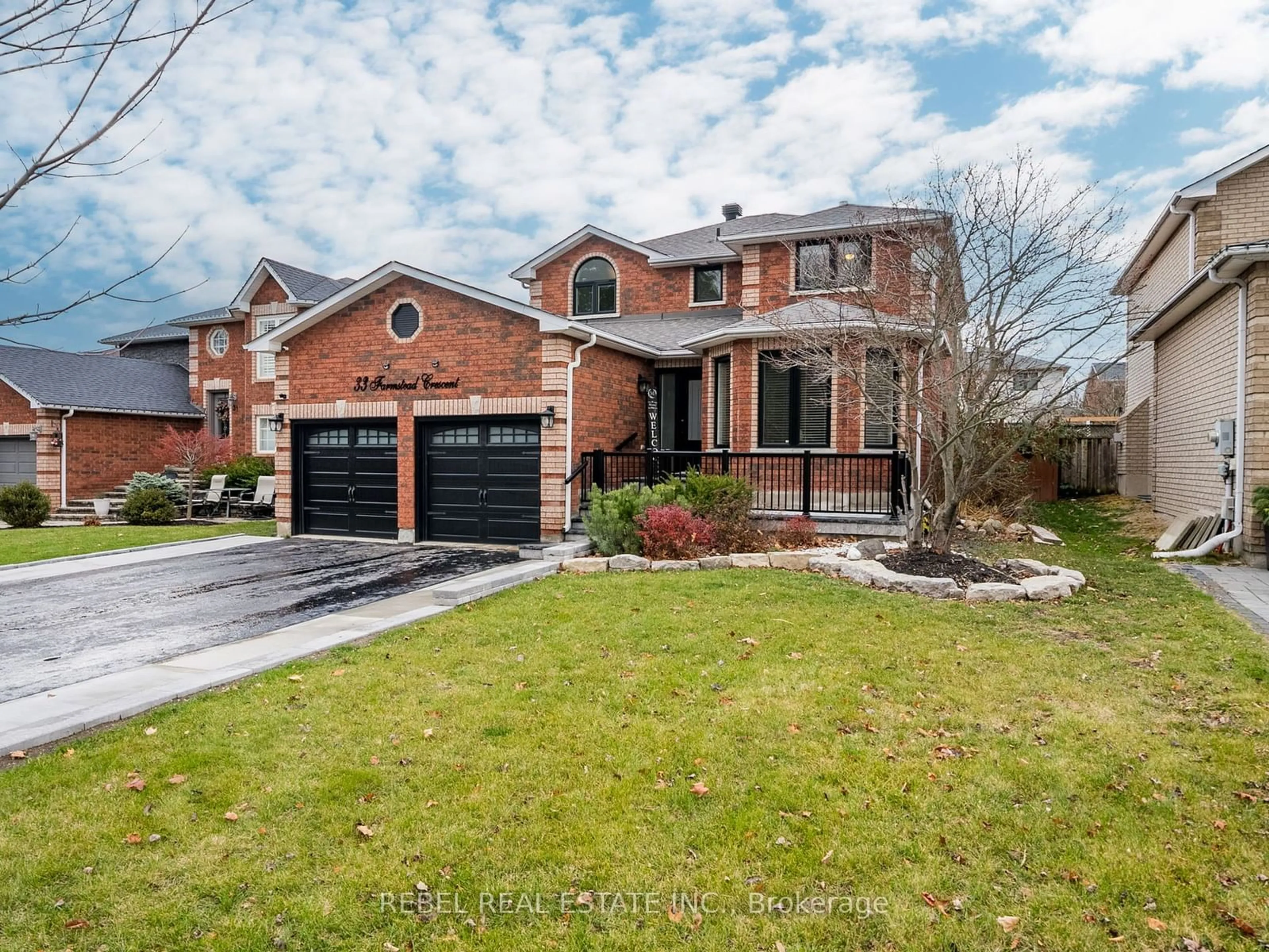 Home with brick exterior material for 33 Farmstead Cres, Barrie Ontario L4N 8S2