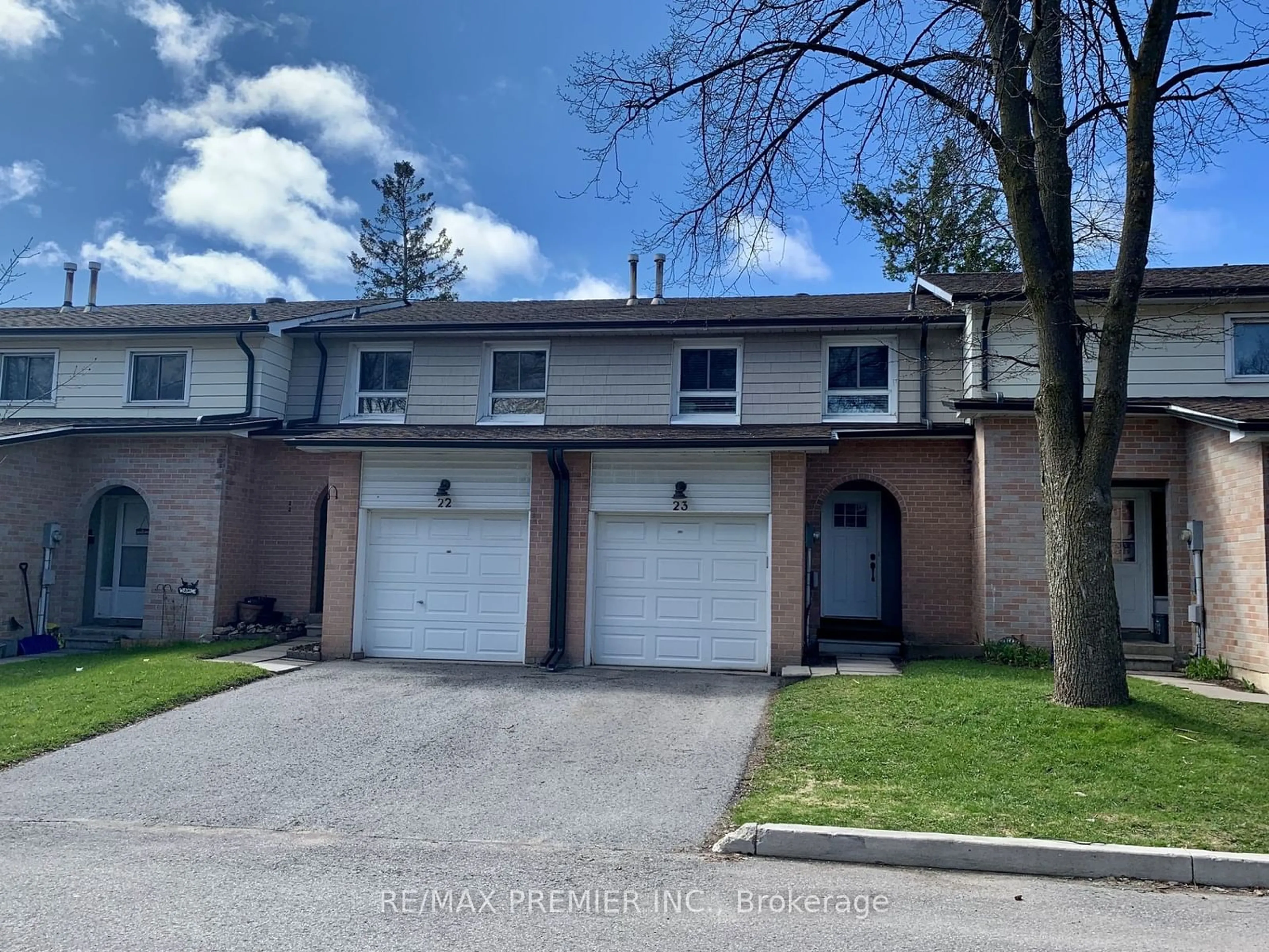 A pic from exterior of the house or condo, the street view for 2 Bernick Dr #23, Barrie Ontario L4M 5K4