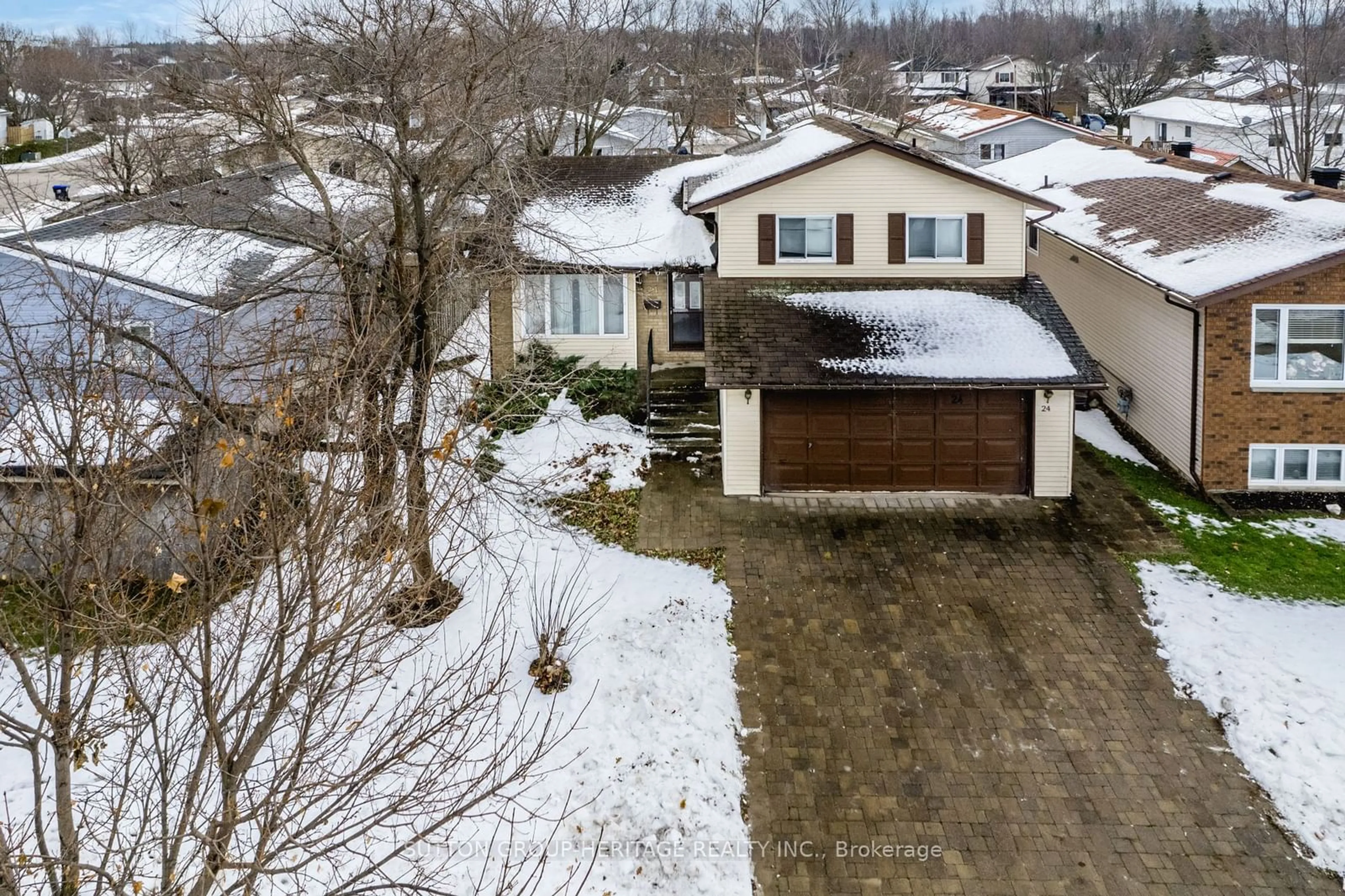 A pic from outside/outdoor area/front of a property/back of a property/a pic from drone, street for 24 Dillon Dr, Collingwood Ontario L9Y 4S3