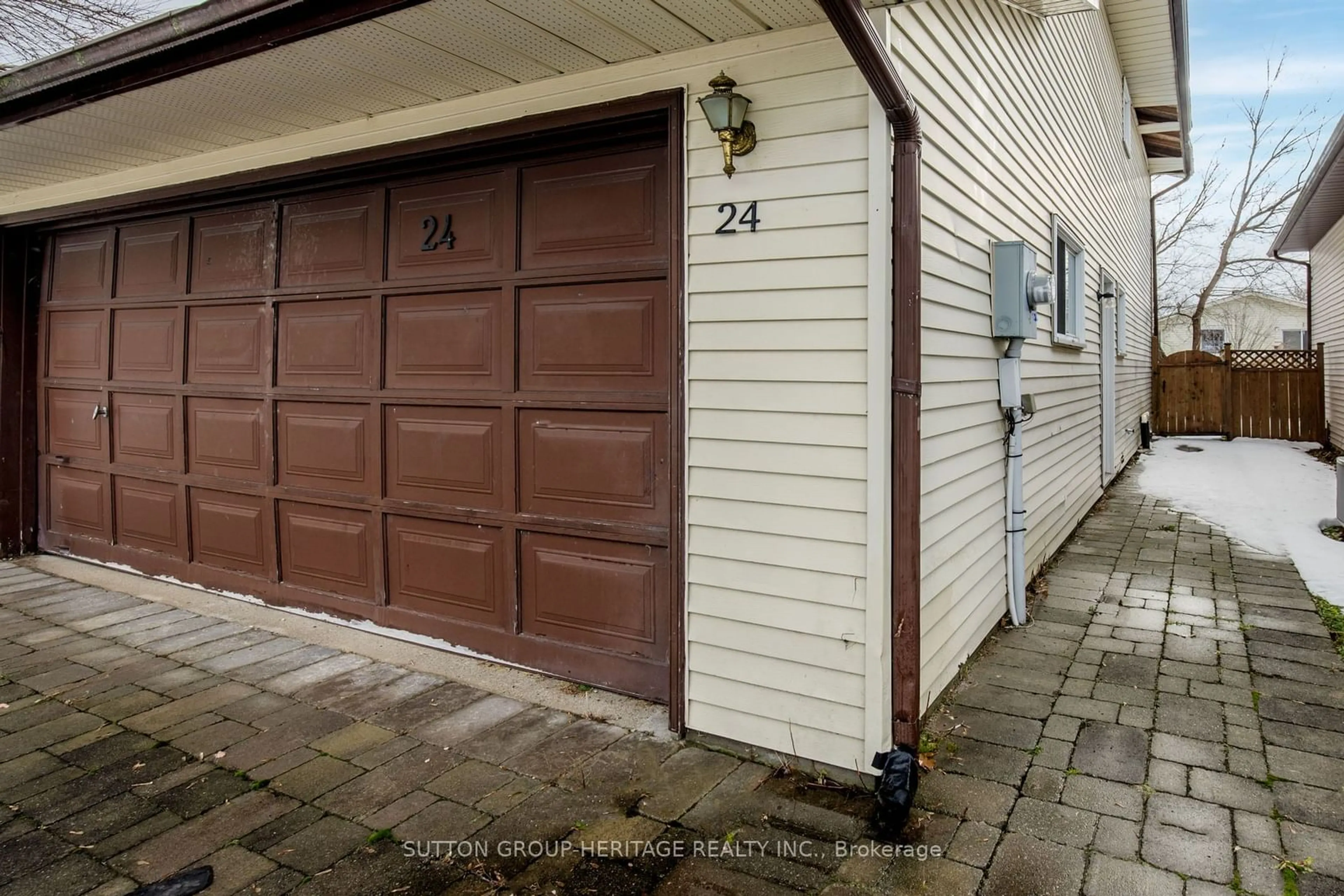 Indoor garage for 24 Dillon Dr, Collingwood Ontario L9Y 4S3