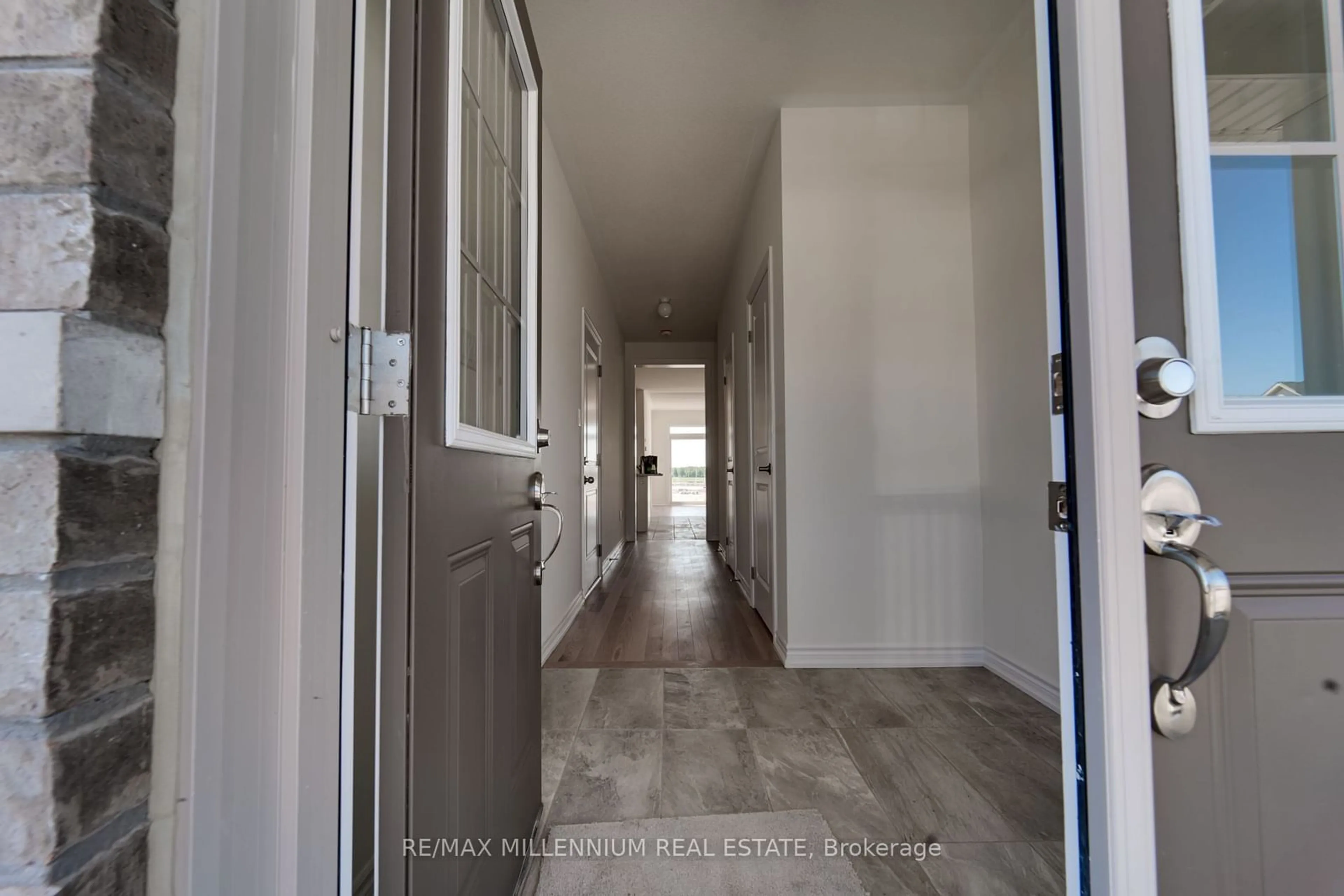 Indoor entryway, cement floor for 15 Valleybrook Rd, Barrie Ontario L9S 2Z8