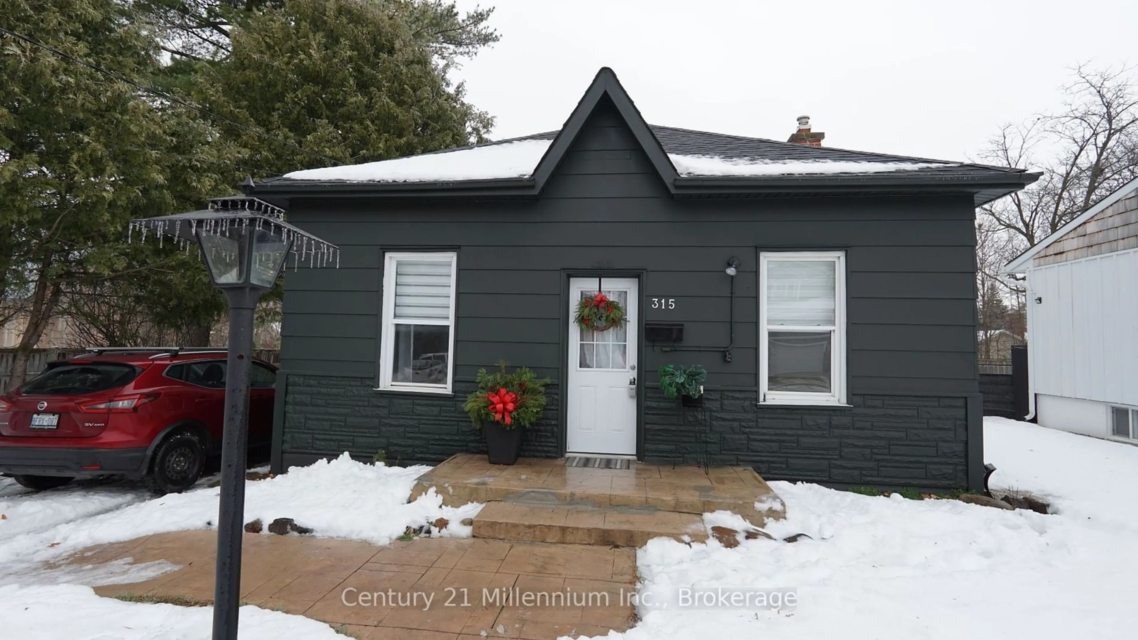 Frontside or backside of a home, cottage for 315 Oak St, Collingwood Ontario L9Y 2Y4