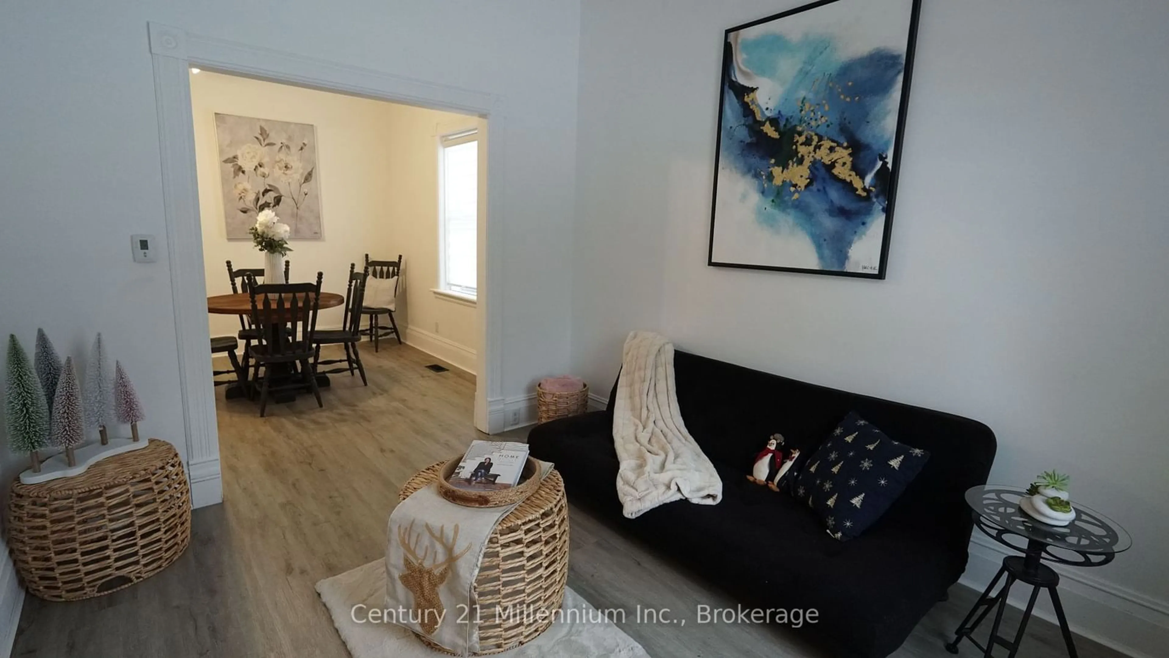 Living room, wood floors for 315 Oak St, Collingwood Ontario L9Y 2Y4