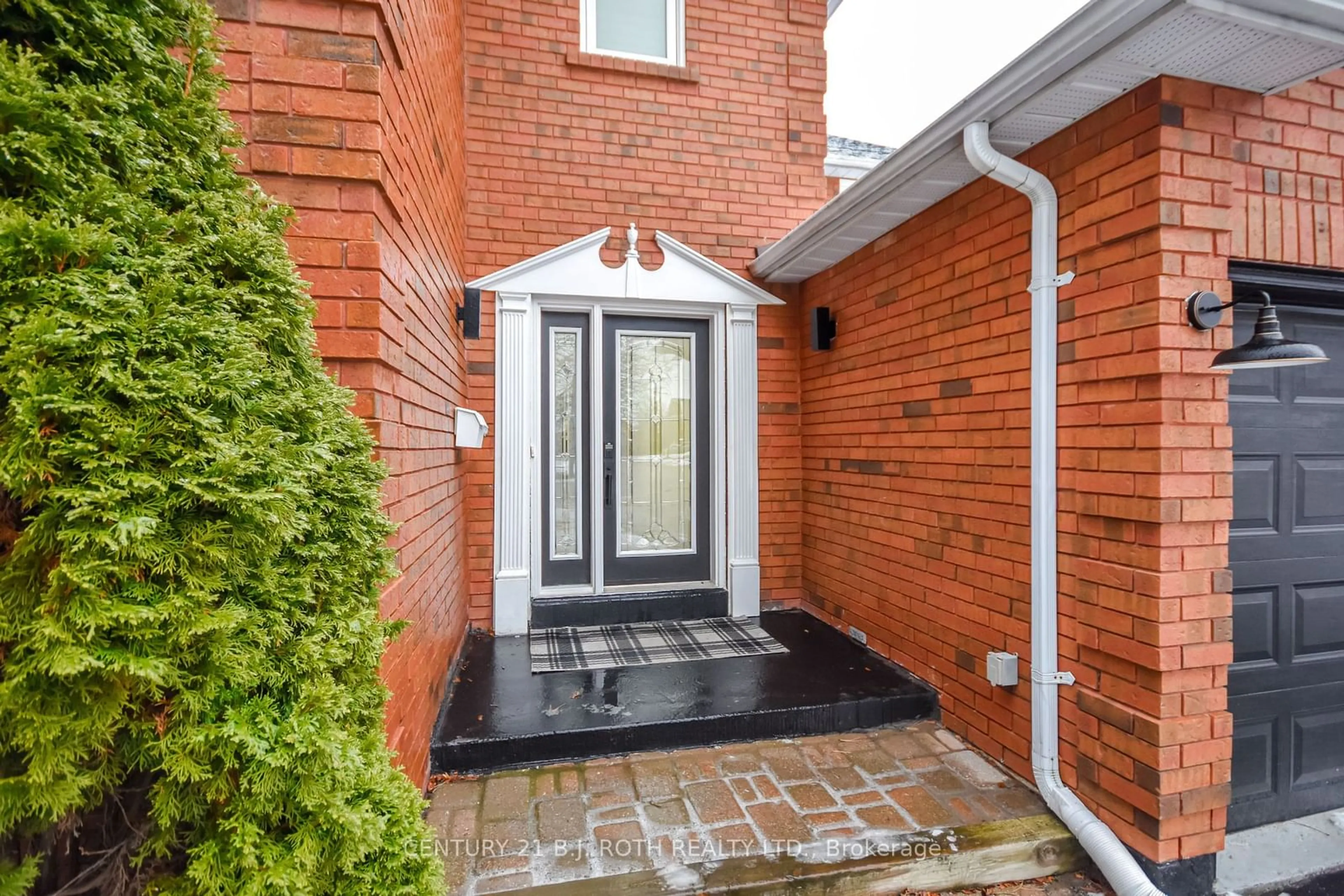 Indoor entryway, ceramic floors for 58 Brushwood Cres, Barrie Ontario L4N 7G6