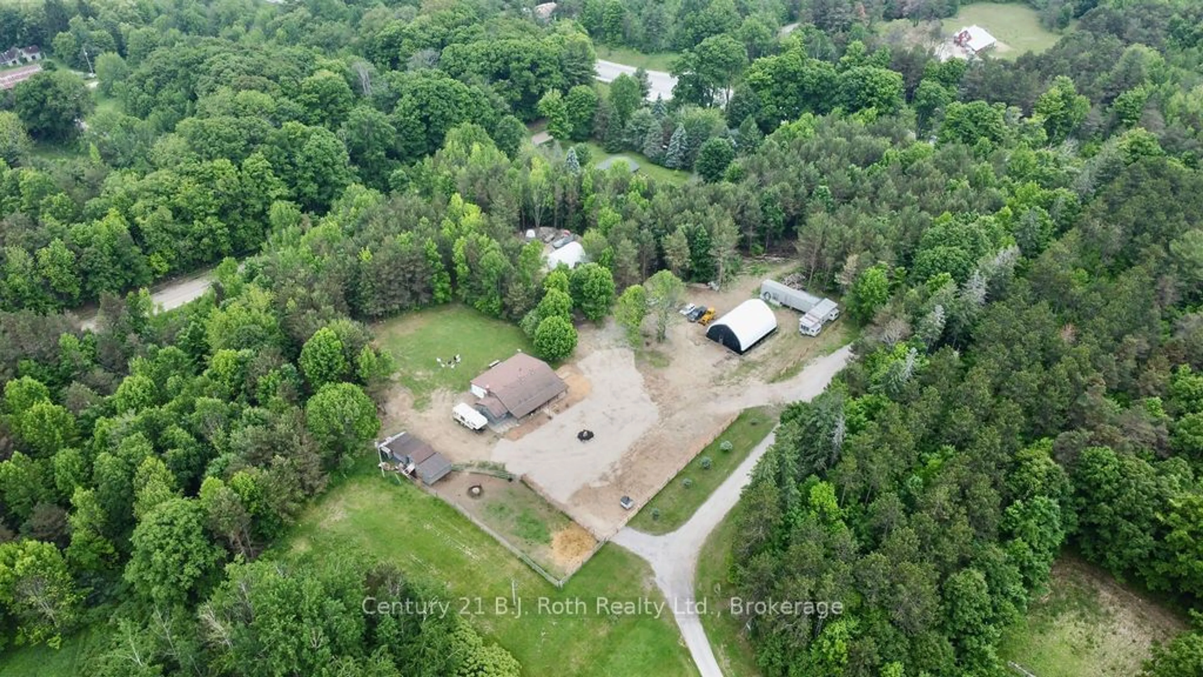 A pic from outside/outdoor area/front of a property/back of a property/a pic from drone, building for 2286 Flos Ten Rd, Springwater Ontario L0L 1P0