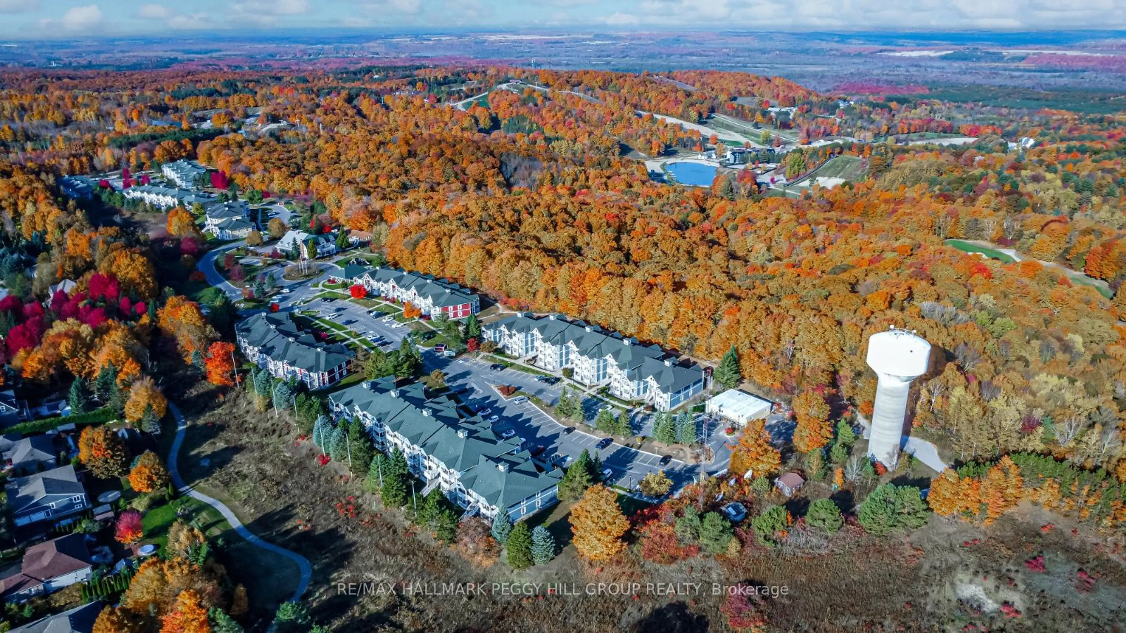 A pic from outside/outdoor area/front of a property/back of a property/a pic from drone, mountain view for 90 Highland Dr #2220-21, Oro-Medonte Ontario L0L 2L0