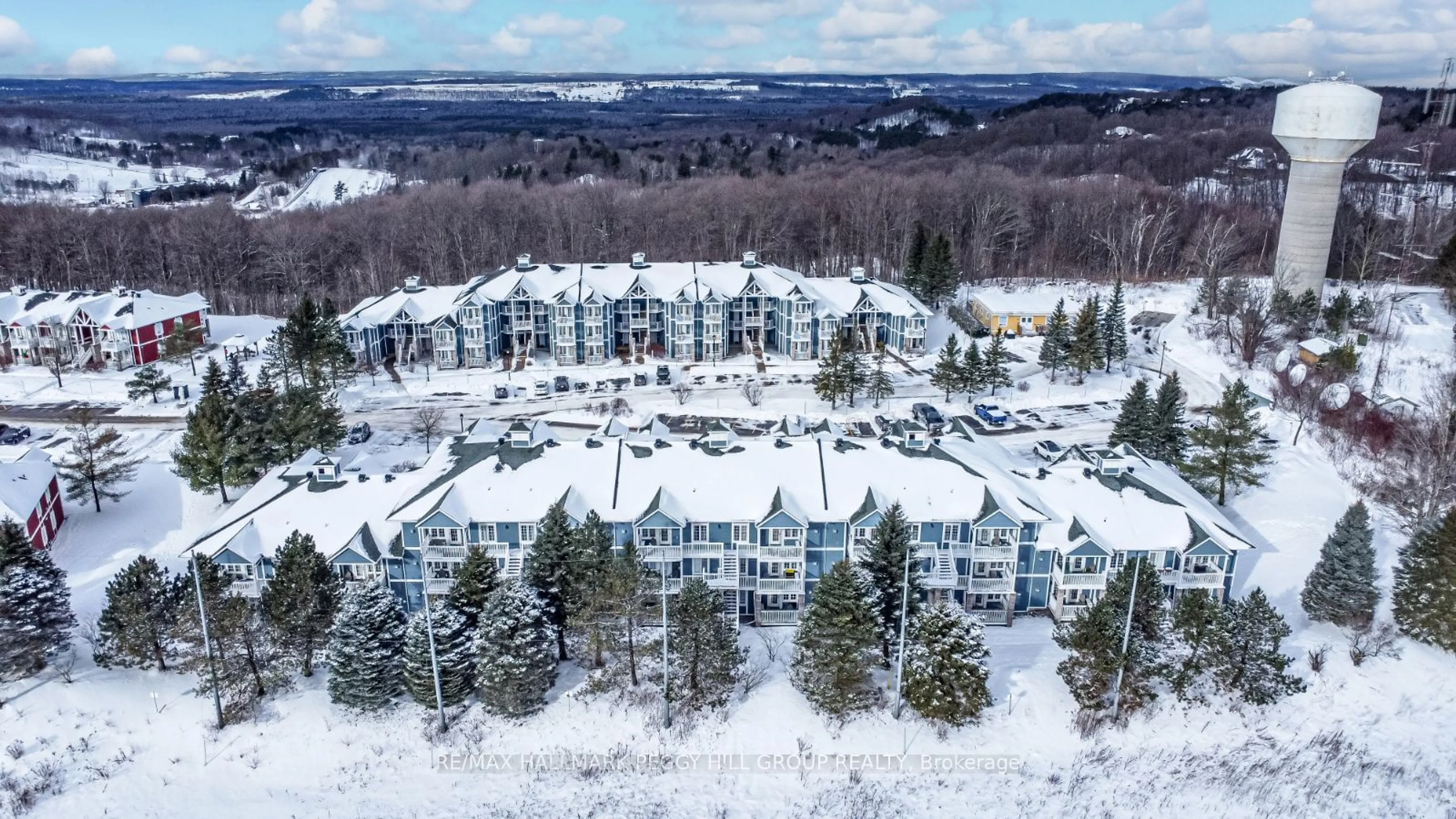 A pic from outside/outdoor area/front of a property/back of a property/a pic from drone, unknown for 90 Highland Dr #2220-21, Oro-Medonte Ontario L0L 2L0