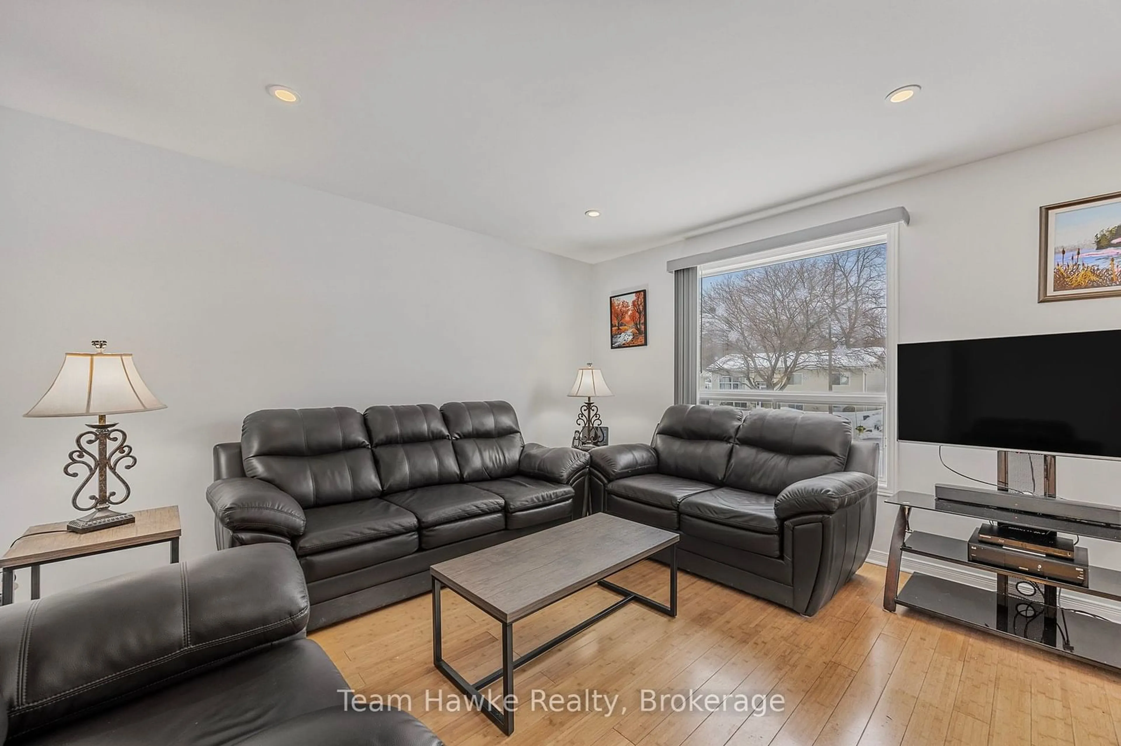 Living room with furniture, unknown for 21 Bridle Rd, Penetanguishene Ontario L9M 1J5