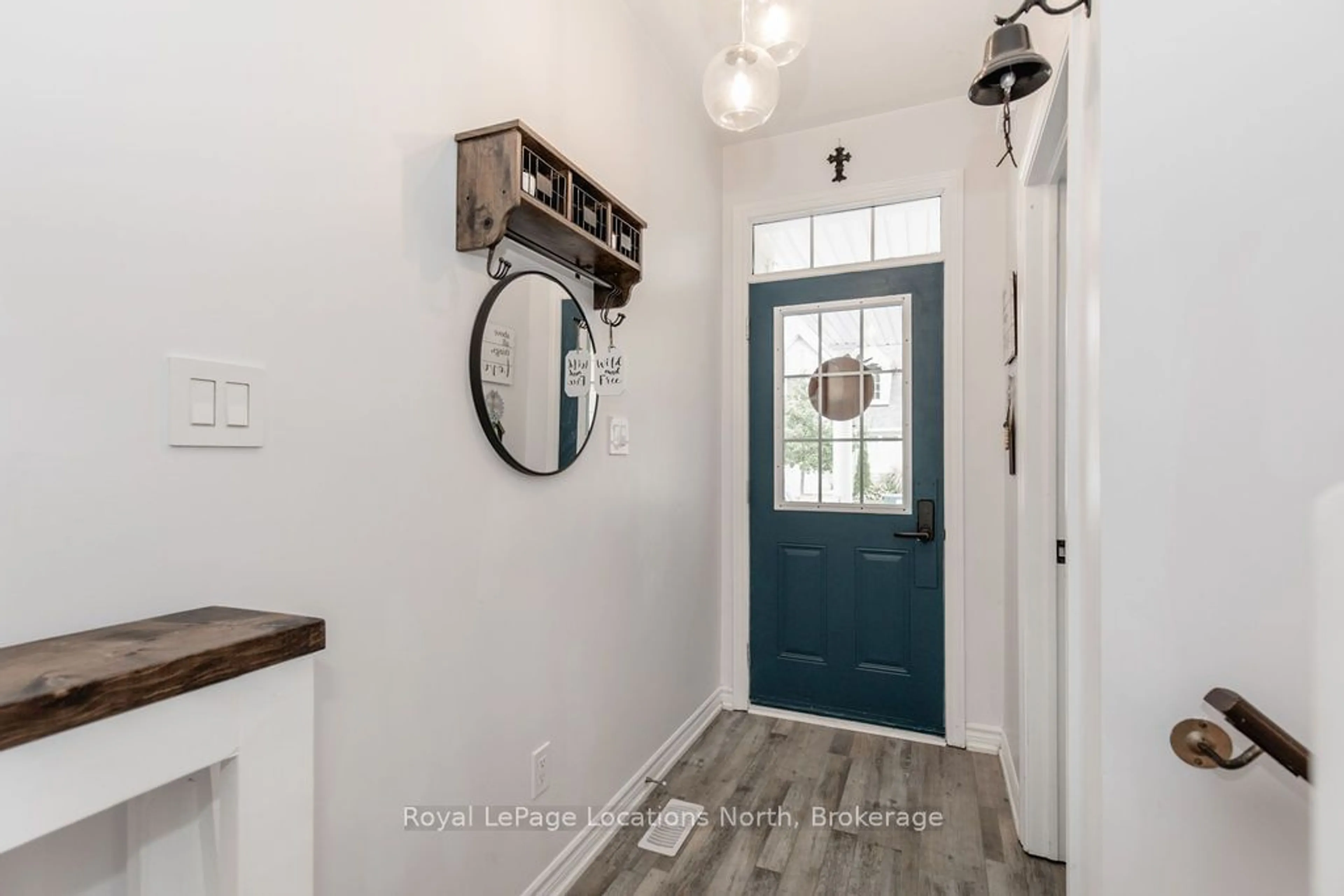 Indoor entryway for 29 BERKSHIRE Ave, Wasaga Beach Ontario L9Z 0G3