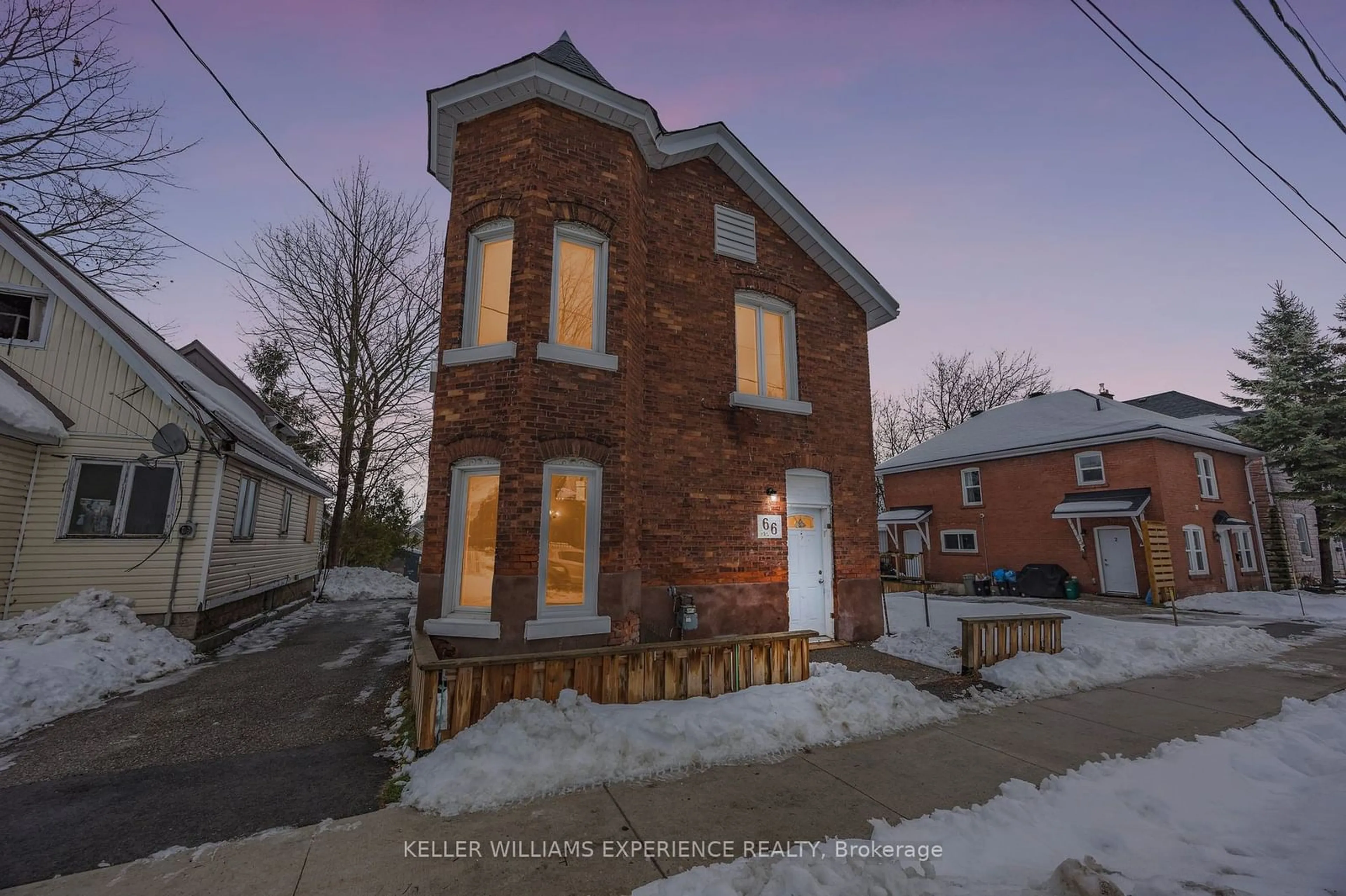 Home with brick exterior material, building for 66 Matchedash St, Orillia Ontario L3V 4W5