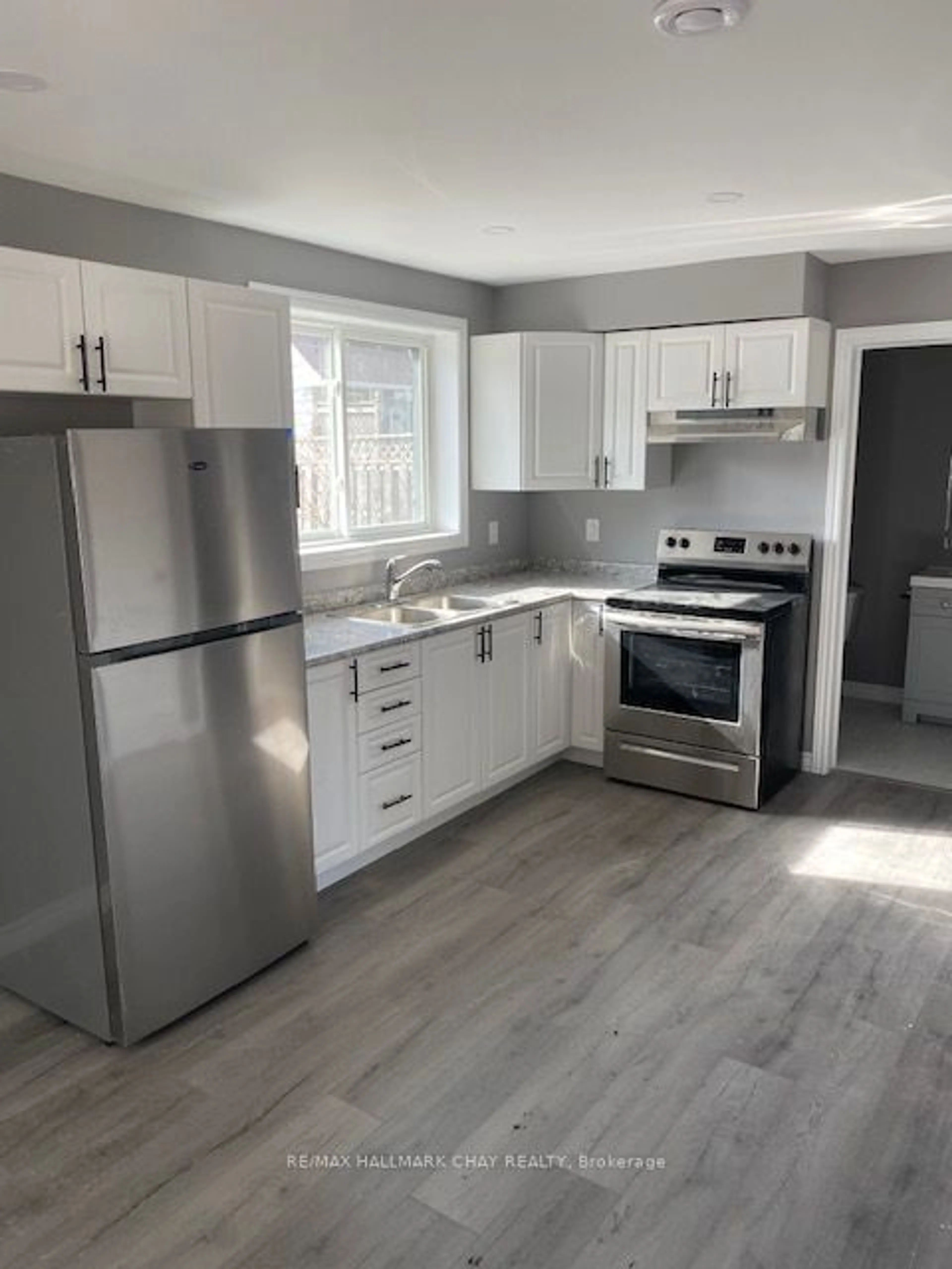 Standard kitchen, wood/laminate floor for 12 Dufferin St #1, 2, C, Barrie Ontario L4N 2J7