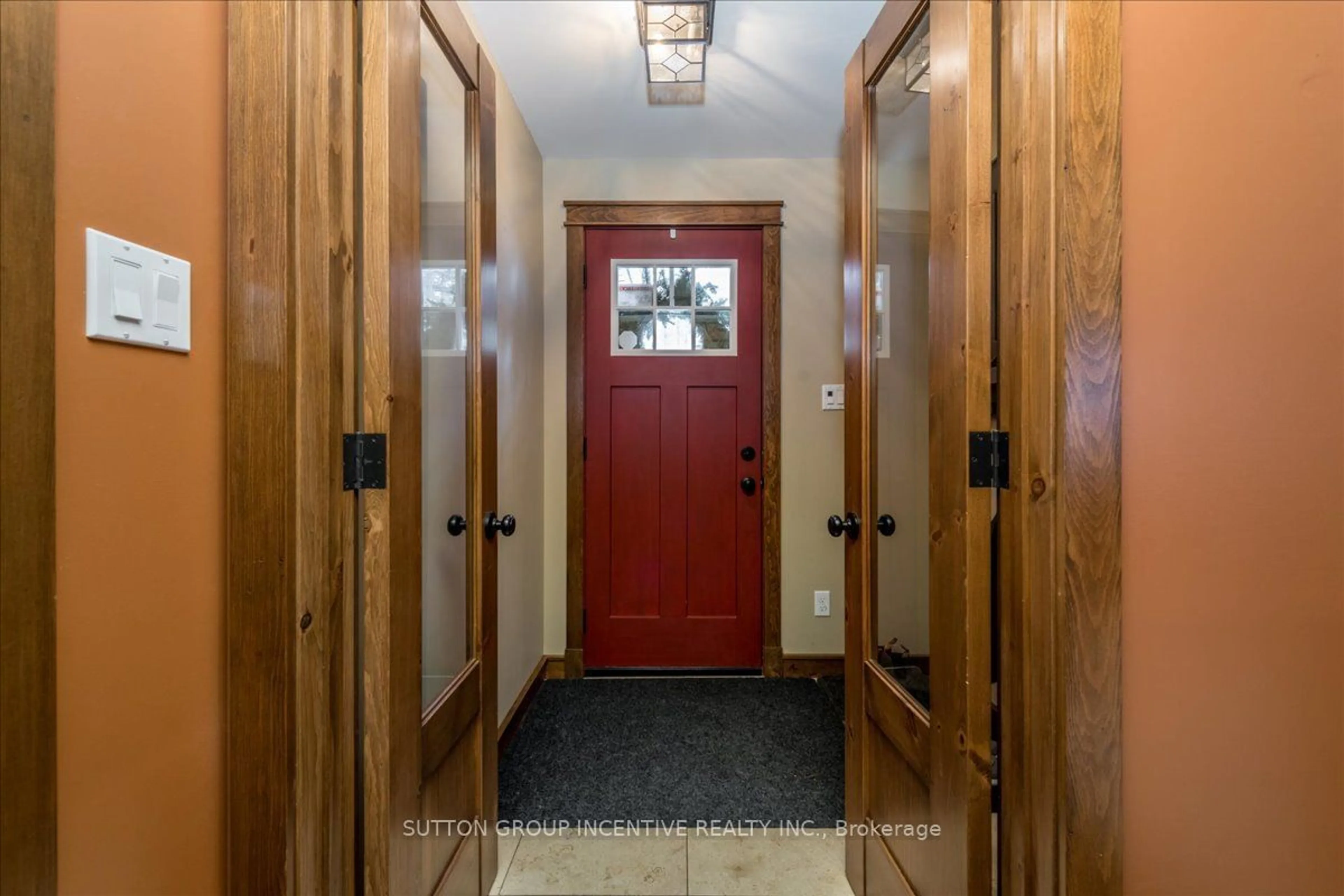 Indoor entryway for 2084 Sunnidale Rd, Springwater Ontario L0M 1T2