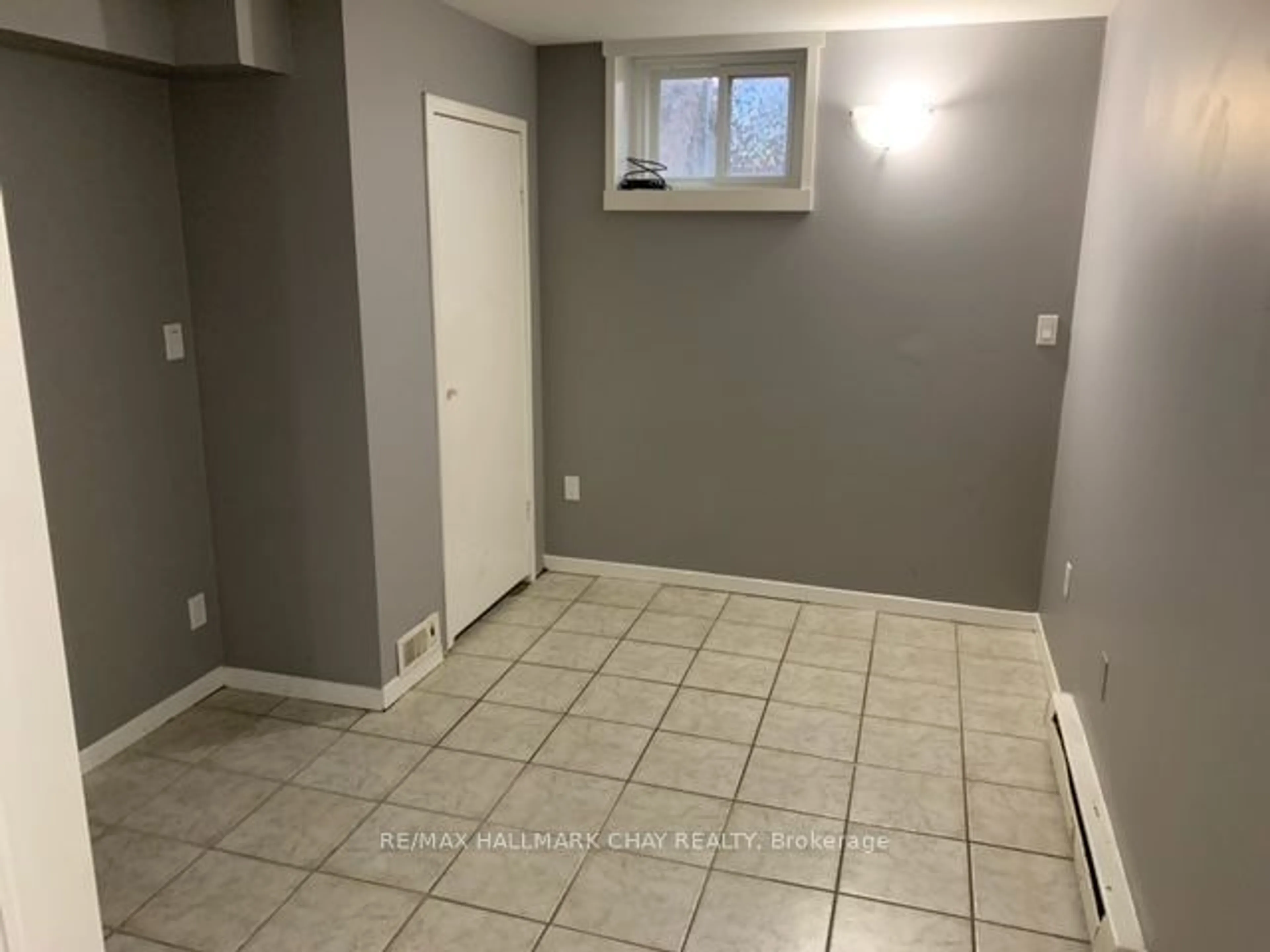 A pic of a room for 58 Penetang St #1,2,3,4, Barrie Ontario L4M 1V6