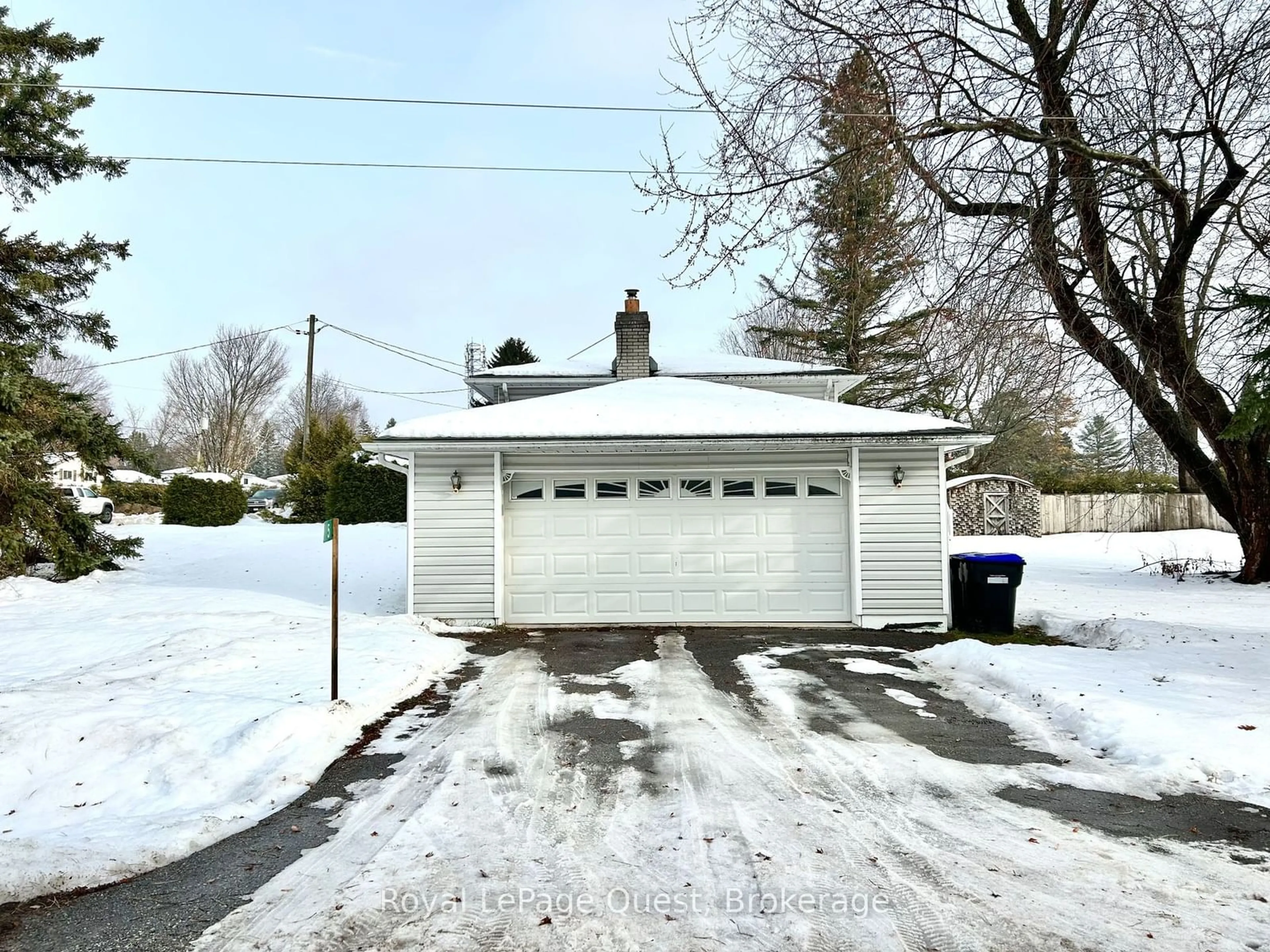 Indoor garage for 5 Edith Dr, Oro-Medonte Ontario L3V 0R3